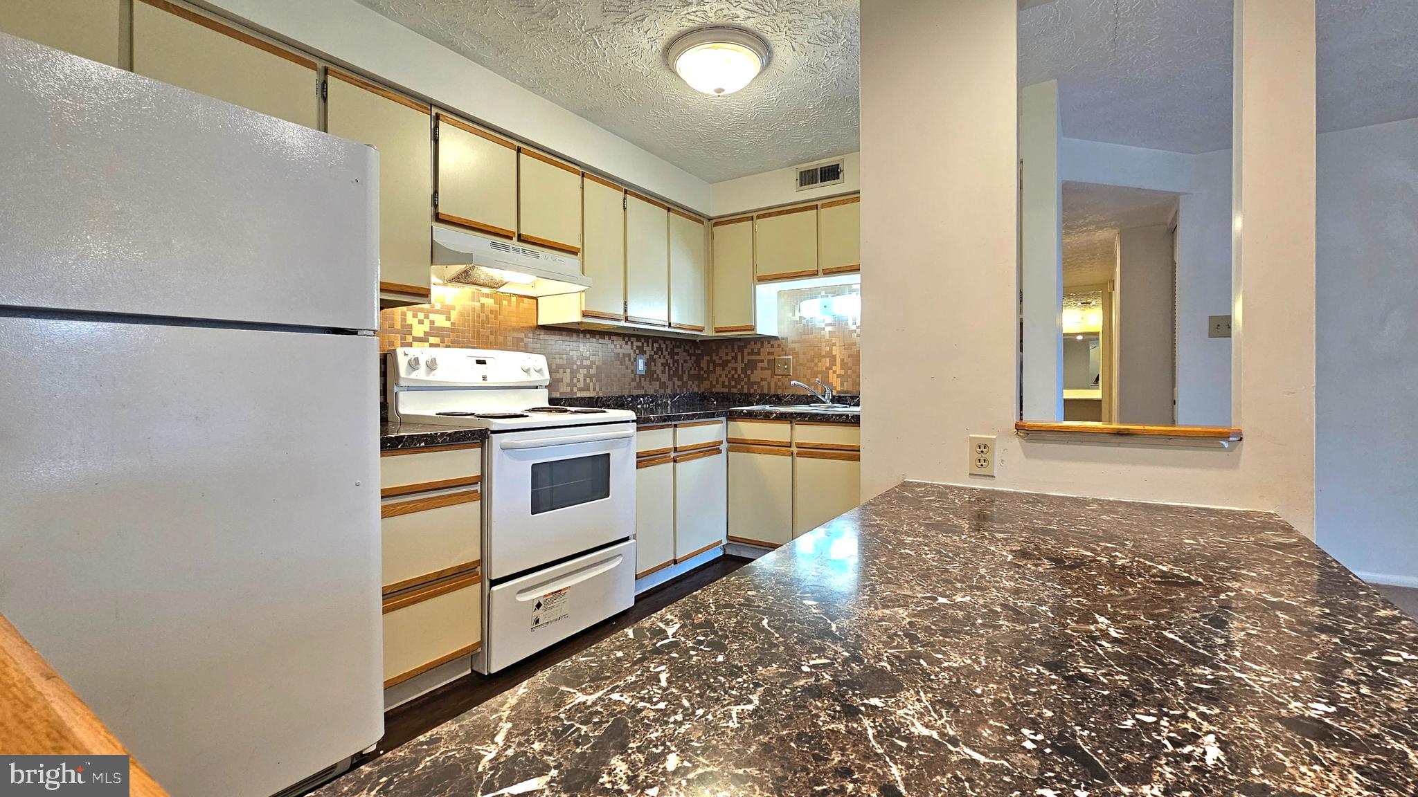 MOUNT VERNON LAKES CONDO - Residential Lease