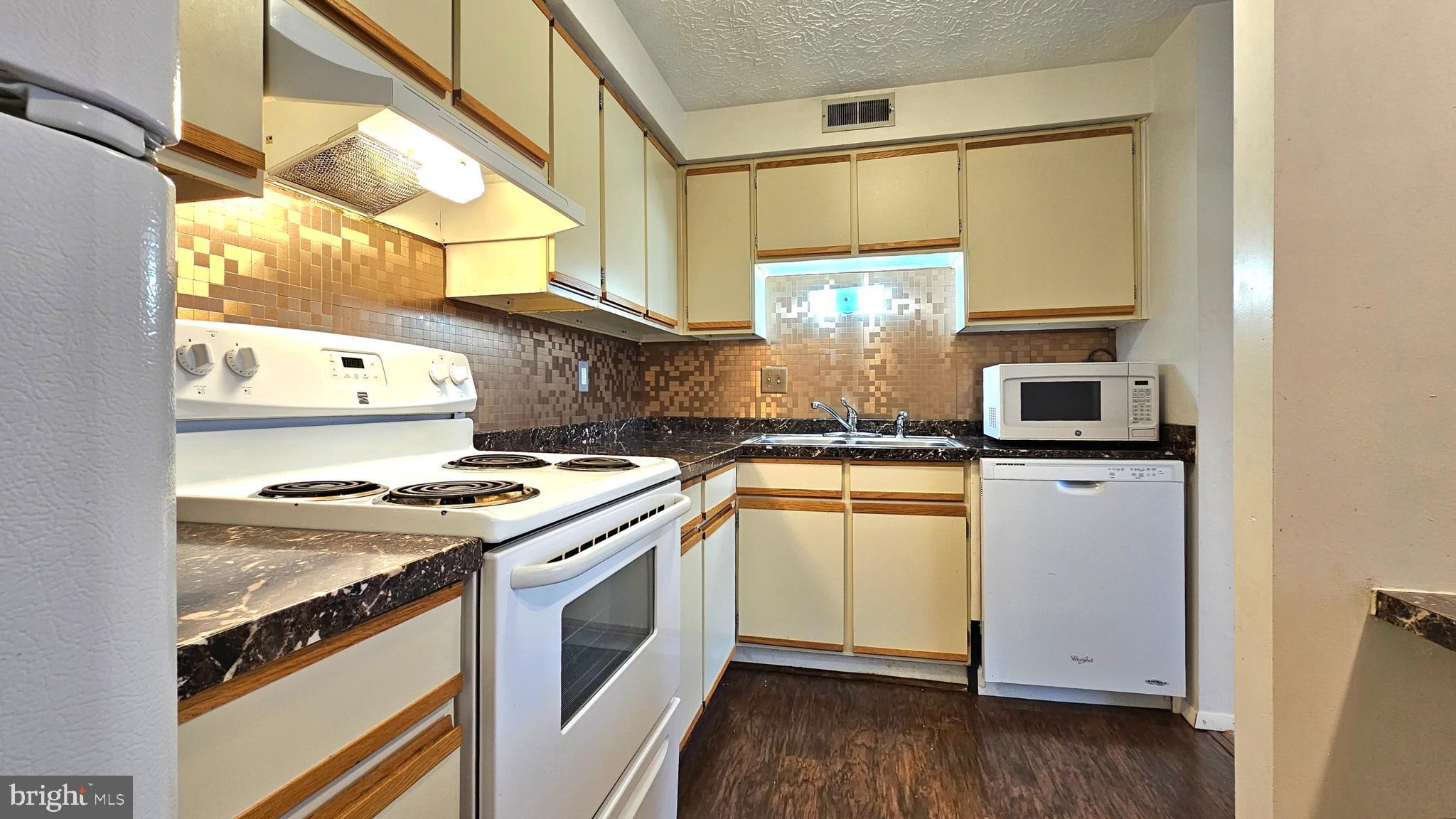 MOUNT VERNON LAKES CONDO - Residential Lease