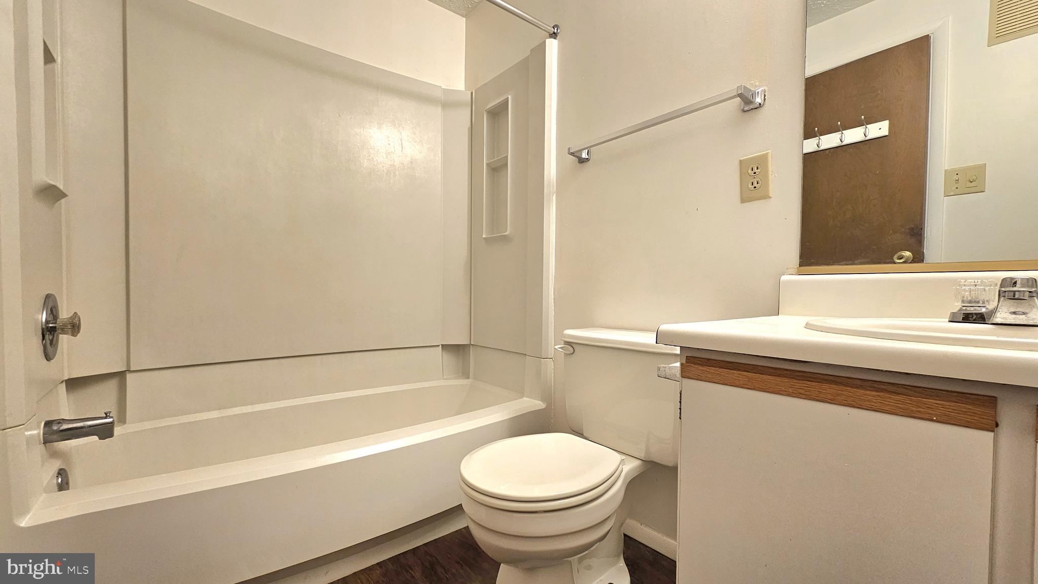 MOUNT VERNON LAKES CONDO - Residential Lease