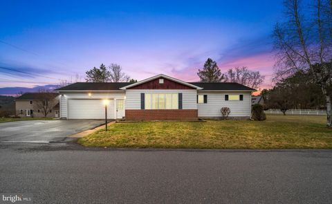 1512 WARREN DRIVE CLEARFIELD PA 16830