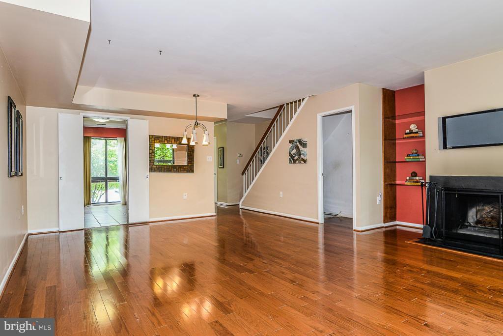 RESTON - Residential