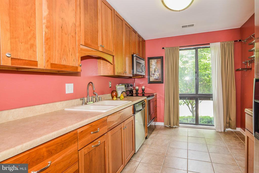 RESTON - Residential