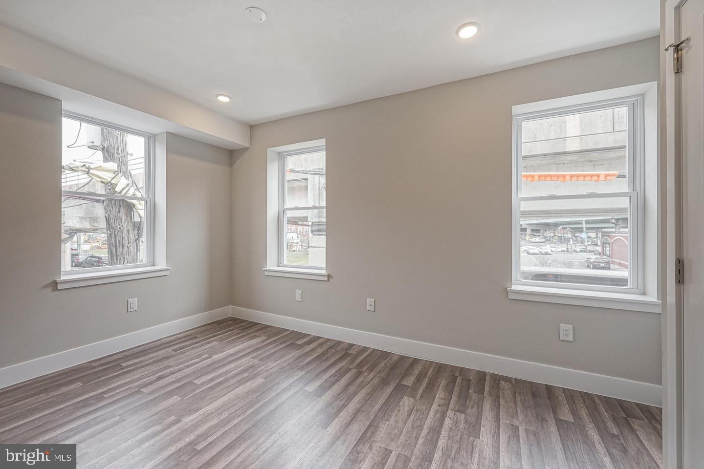 NORTHERN LIBERTIES - Commercial Sale
