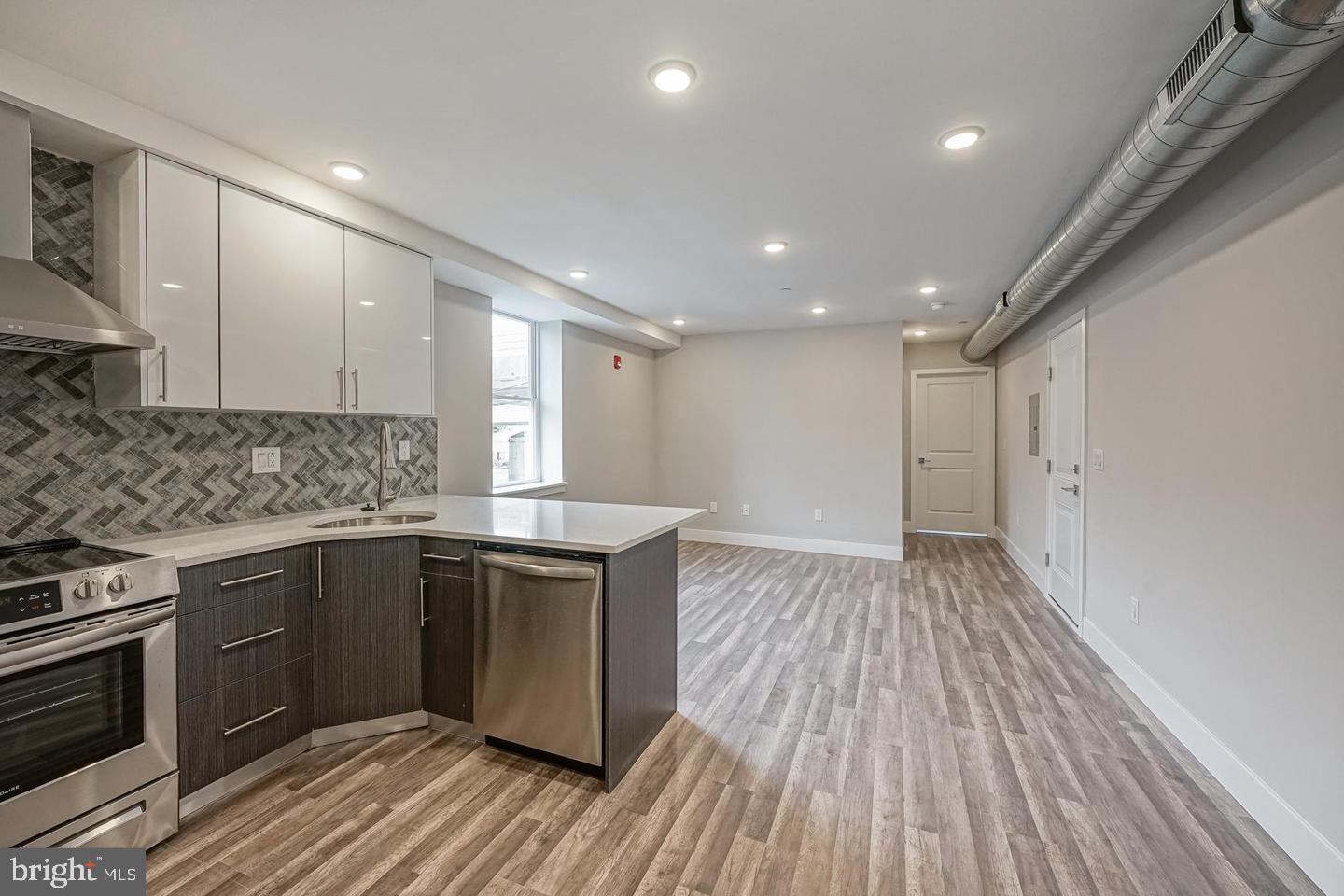 NORTHERN LIBERTIES - Commercial Sale