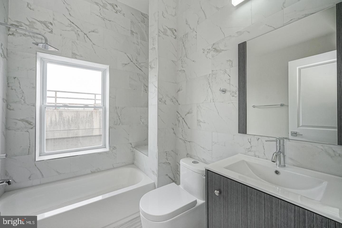 NORTHERN LIBERTIES - Commercial Sale