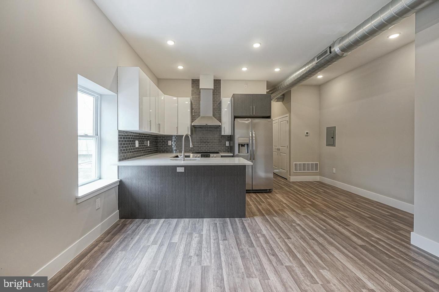 NORTHERN LIBERTIES - Commercial Sale