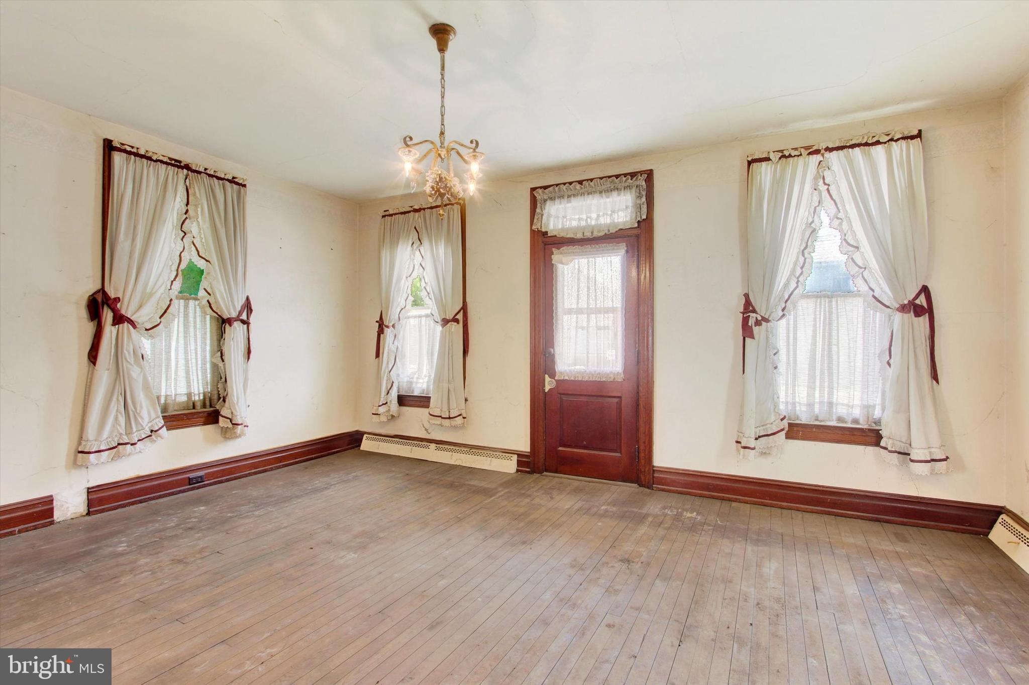 5255 LINCOLN HIGHWAY W