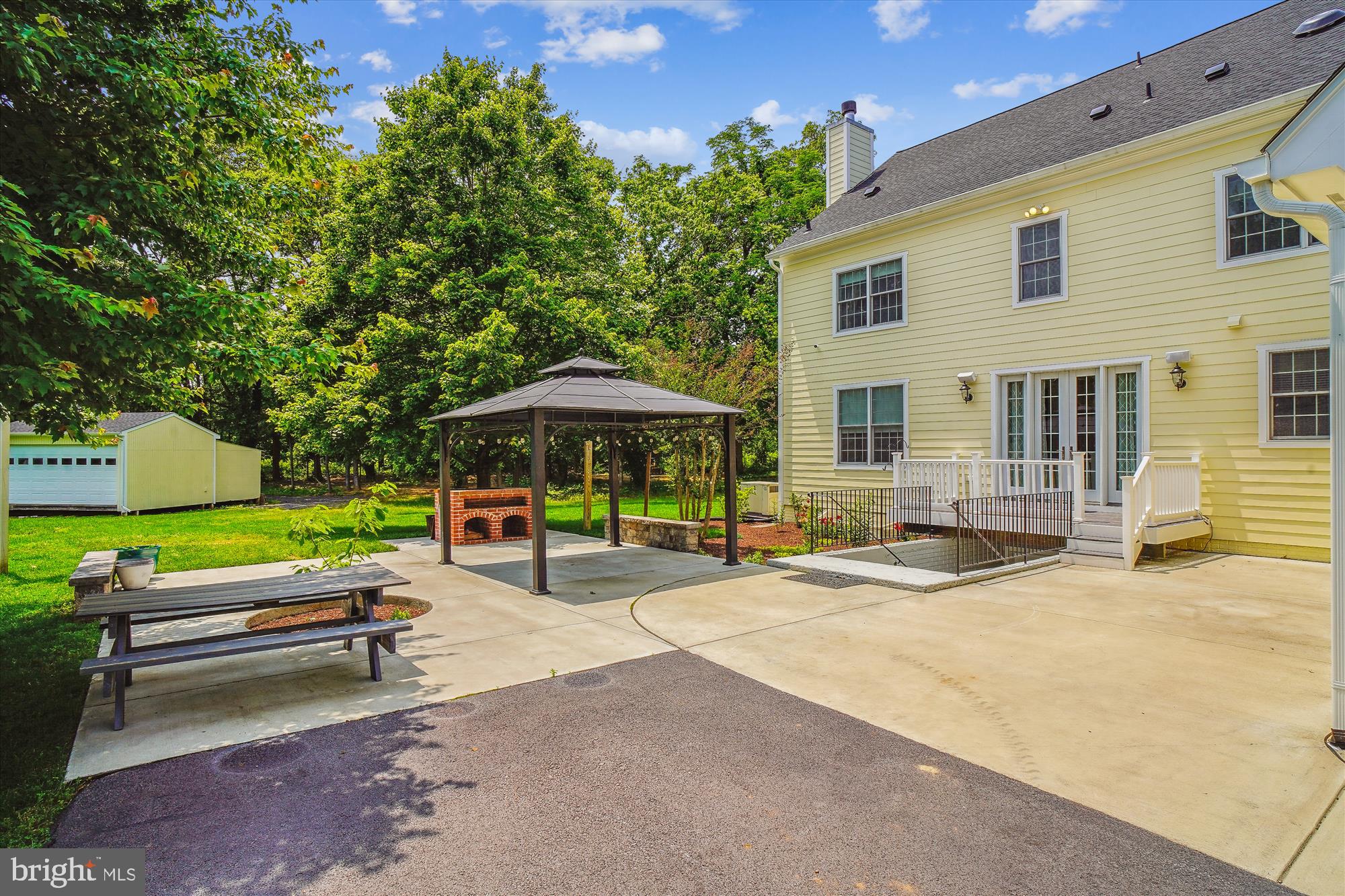 ADAMSTOWN COMMONS - Residential