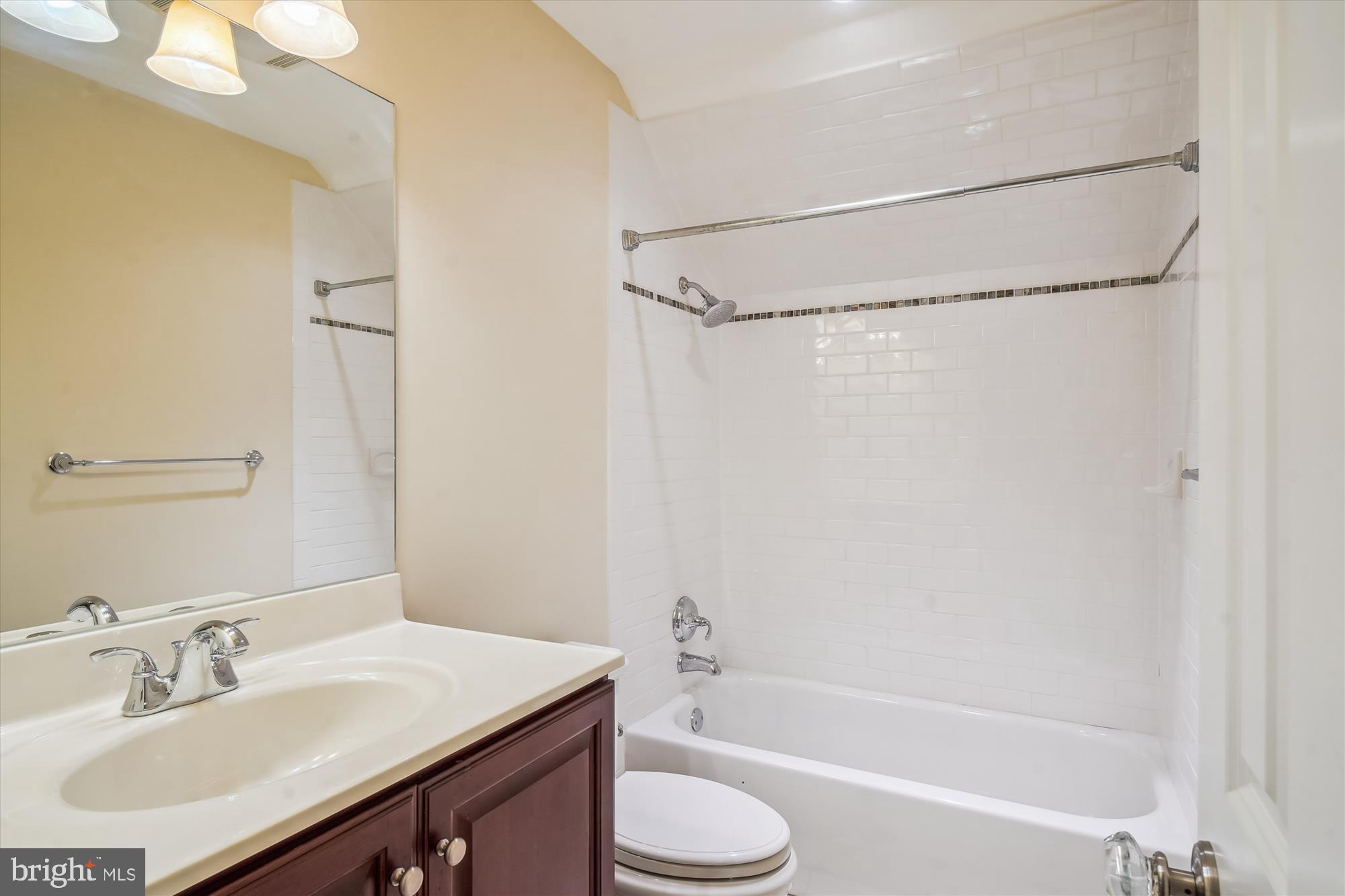 ADAMSTOWN COMMONS - Residential