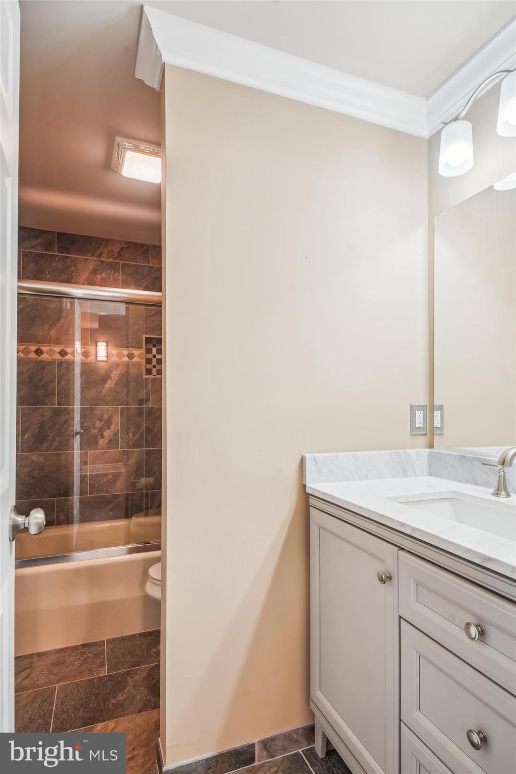 ADAMSTOWN COMMONS - Residential