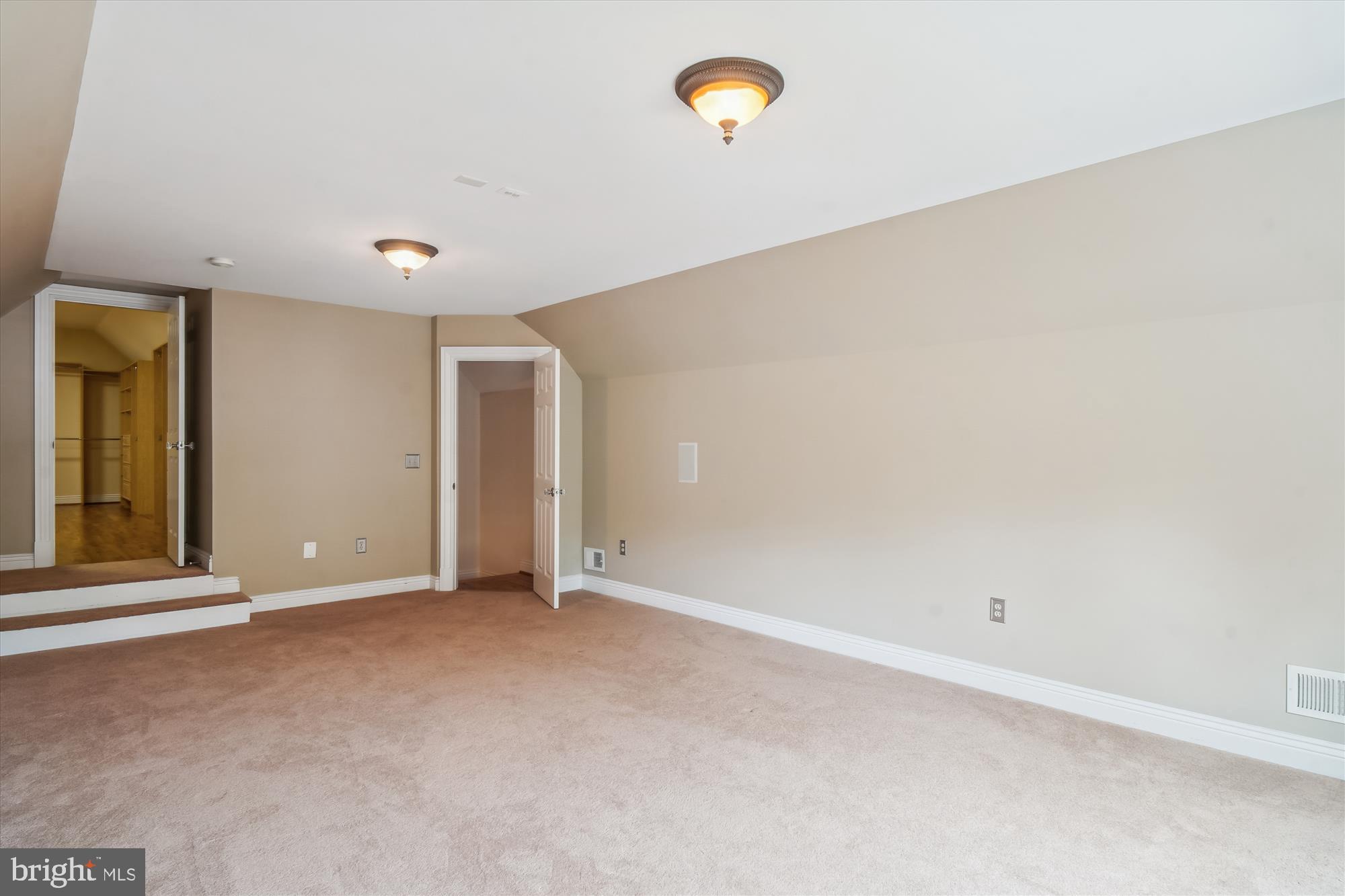 ADAMSTOWN COMMONS - Residential