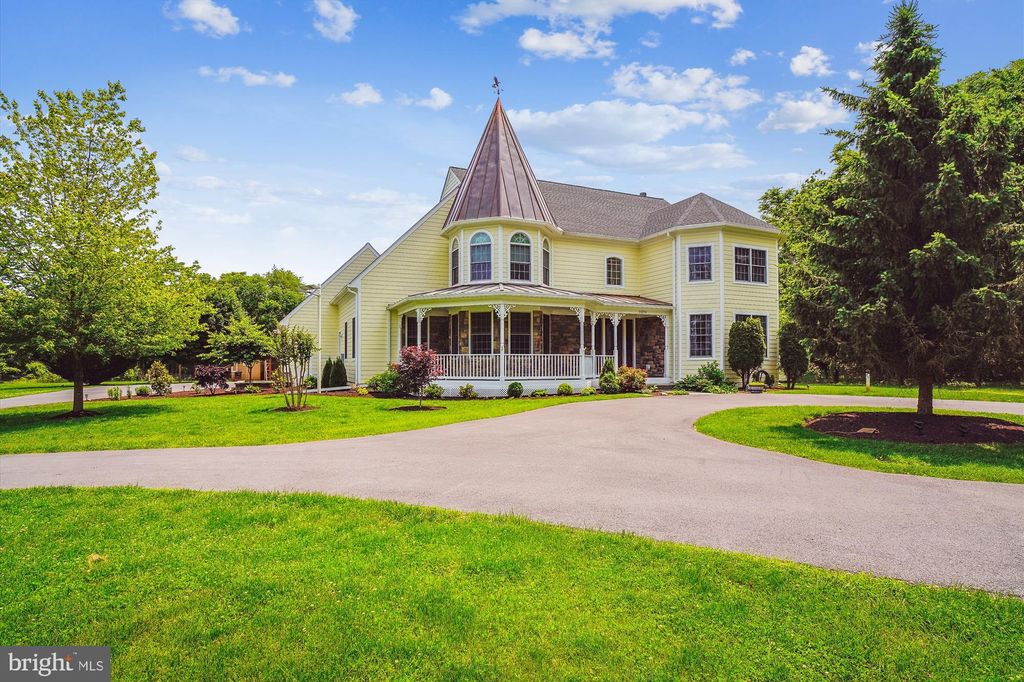 Photo of 2375 Ballenger Creek Pike, ADAMSTOWN, MD 21710 (MLS # MDFR2065306)