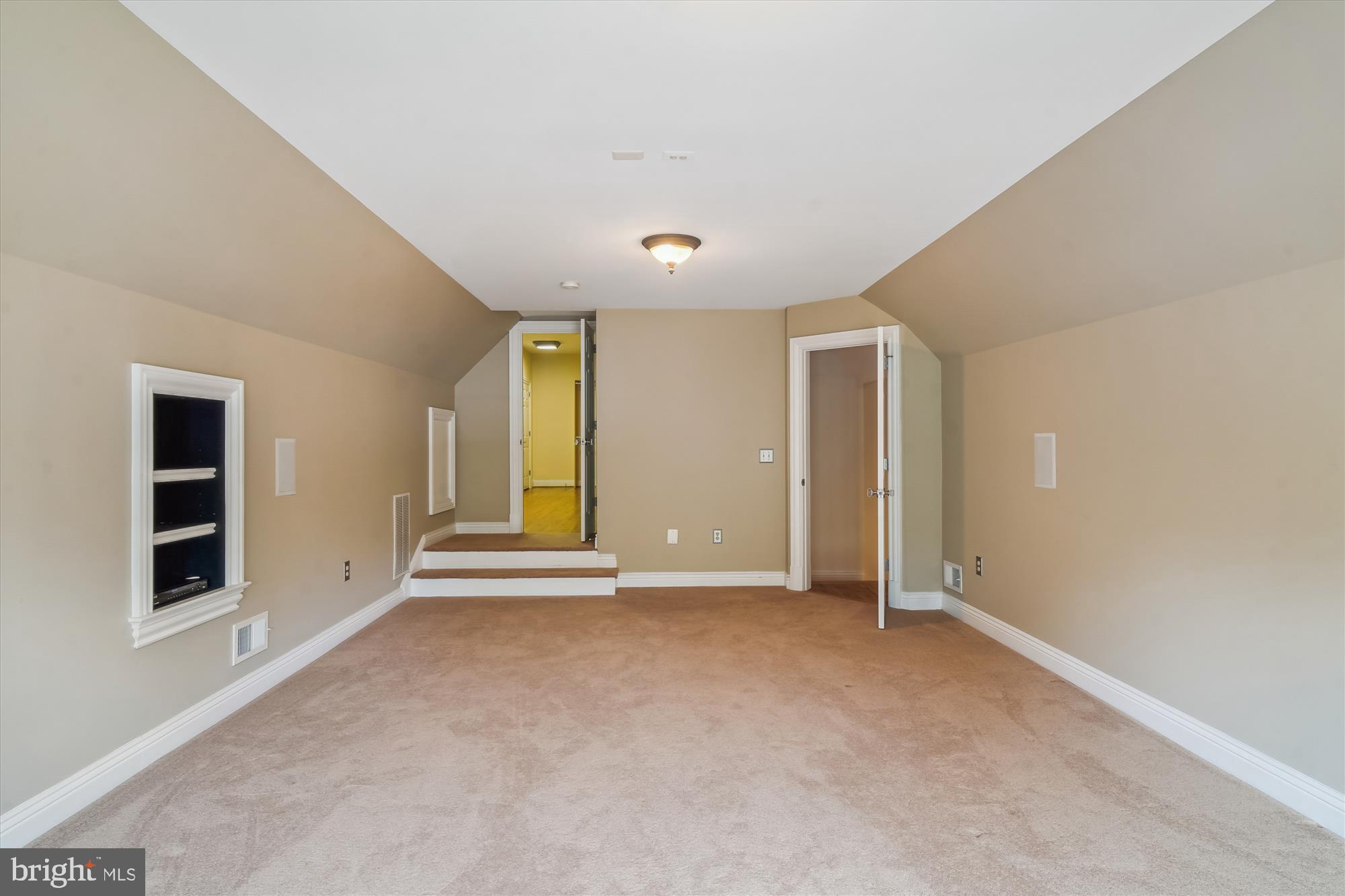 ADAMSTOWN COMMONS - Residential