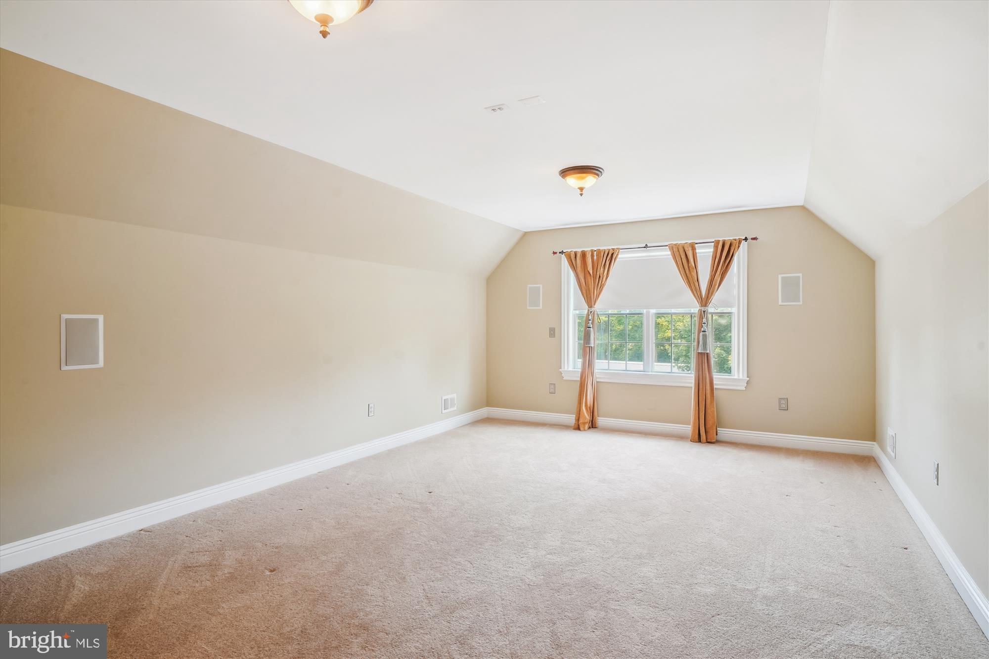 ADAMSTOWN COMMONS - Residential