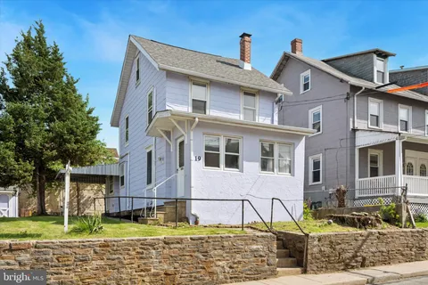 19 S Warner Avenue, Bryn Mawr, PA MLS: PAMC2139550