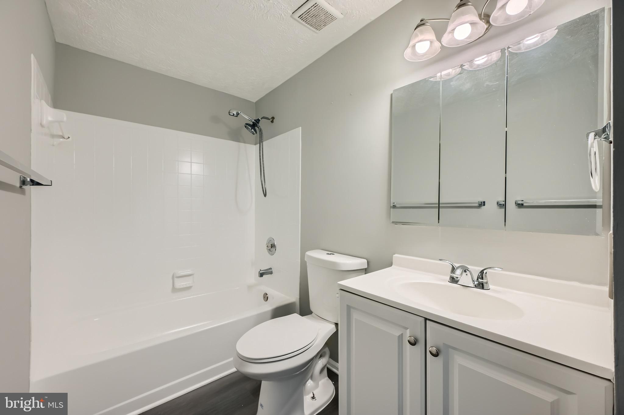 UPTON VILLAGE NORTH - Residential Lease