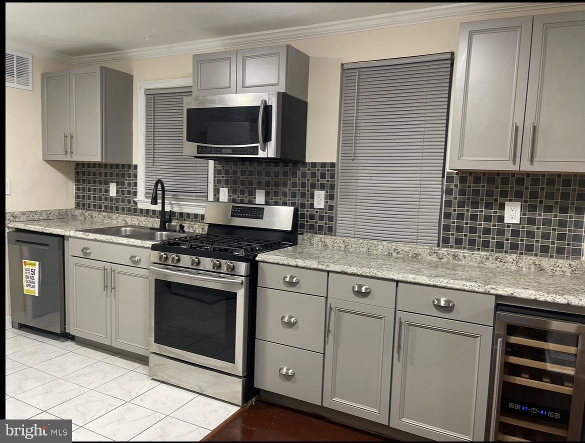 416 TOPEKA AVENUE A (TOP 2 LEVELS)