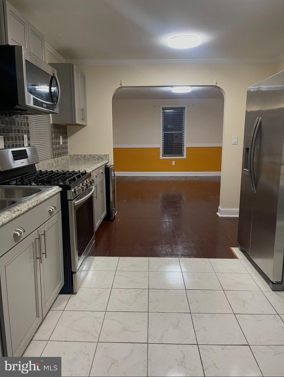 416 TOPEKA AVENUE A (TOP 2 LEVELS)