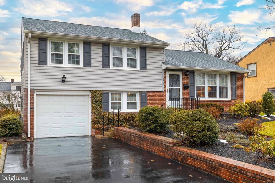 Welcome to Abington Woods
Nestled within a quiet community of 275 homes, this beautiful 3-bedroom split-level offers the perfect balance of suburban tranquility and modern updates. Whether you enjoy morning runs along winding neighborhood roads or relaxing in a spacious backyard with pastoral views, this home is designed for comfortable living.

Interior Highlights
Main Level: Features gleaming original hardwood floors and an expansive, sun-drenched living room. The formal dining room flows seamlessly into the kitchen, making it ideal for entertaining.

The Kitchen: A chef’s delight featuring rich wood cabinetry, a convenient breakfast bar, and durable "Granite Transformation" countertops.

Upper Level: Offers three generous bedrooms. The primary suite easily accommodates a king-size ensemble and includes a private half-bath. The full hallway bath has been tastefully updated with ceramic tile and elegant crown molding details.

Lower Level: A versatile family room perfect for movie nights or play, featuring a second half-bath, laundry/utility room, and direct access to the one-car garage and a covered patio.