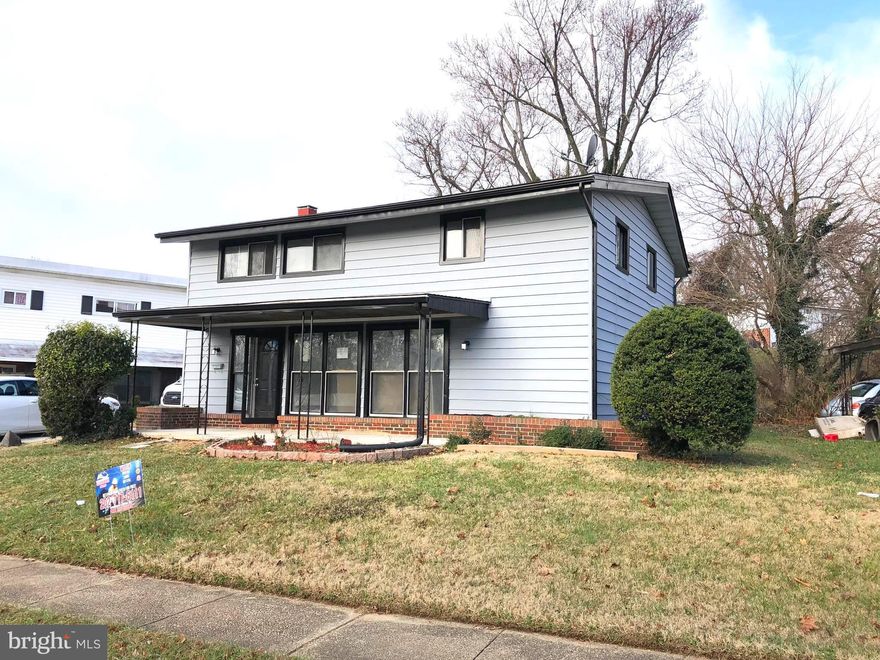 Motivated seller!
Attractive and Spacious 4 Bedroom Single Family Home! Welcome to this fully remodeled single-family home boasting 4 bedrooms and 2.5 baths, offering a luxurious and comfortable living experience. With a very nice renovation, this residence presents a perfect blend of modern upgrades. The main level featuring new elegant kitchen hoisting all white cabinets,  granite countertops, and top-of-the-line stainless steel appliances. Open space concept with a living room that is spacious with an elegant fireplace. The dining room and breakfast bar combination make this the place to be.  There is a home office that leads to the rear screened porch. The half bath and the laundry room  are also in the main level.  The upper level features 4  spacious bedrooms with two full bathrooms adorned with carpeting flooring offering durability and versatility for various activities and your convenience. A concrete driveway can accommodate multiple cars, ensuring ample parking space for you and your guests. Don't miss the opportunity to make this property your own providing easy access to amenities and attractions that this beautiful city has to offer.