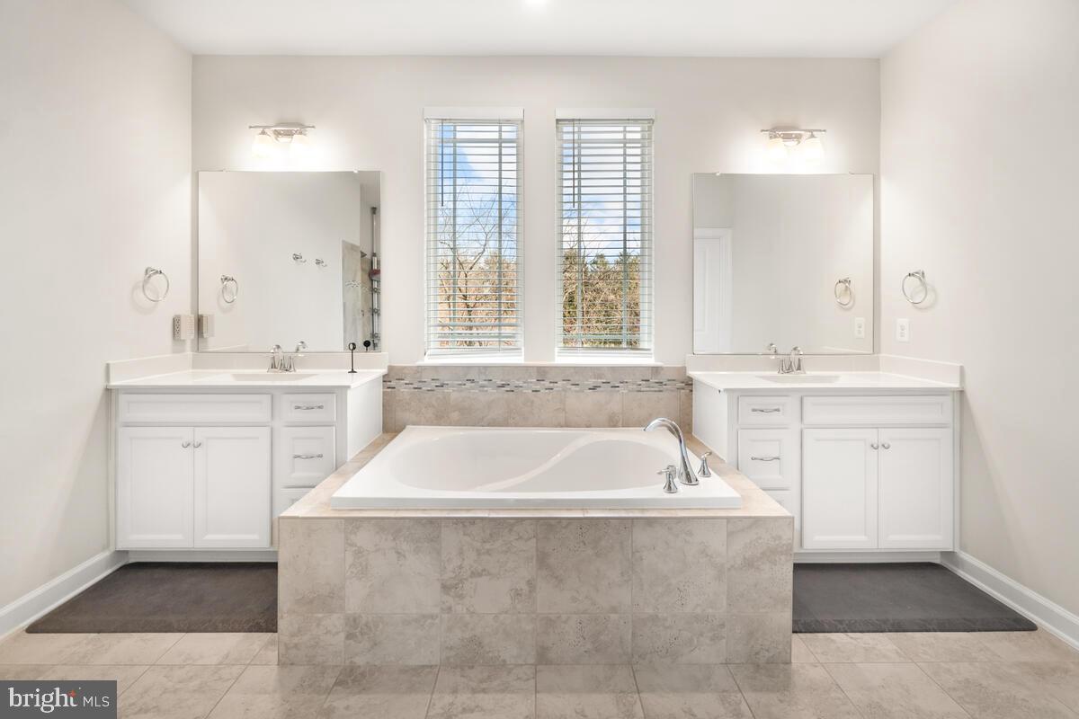 TALLYN RIDGE - Residential