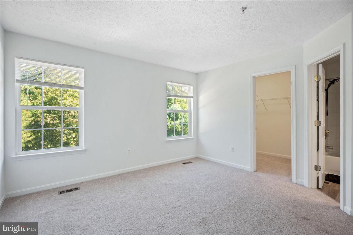 AUTUMN RUN - Residential Lease