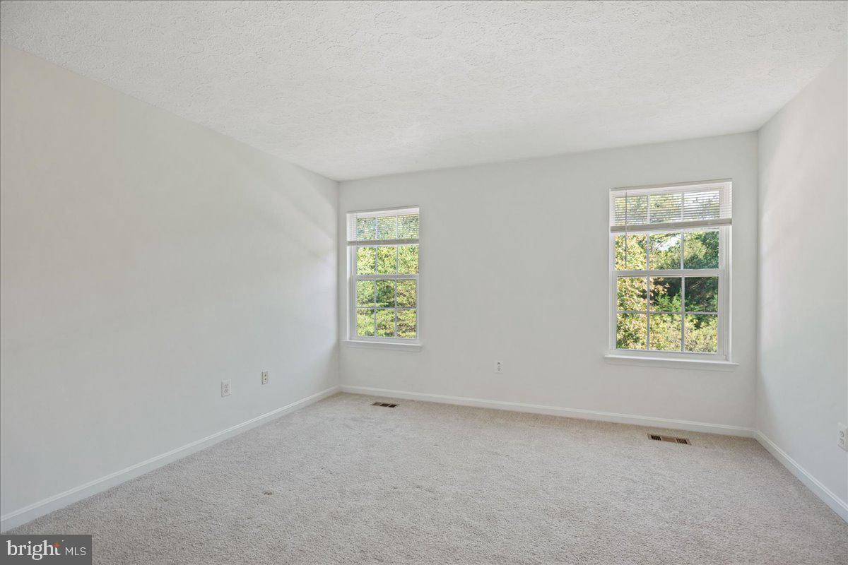 AUTUMN RUN - Residential Lease