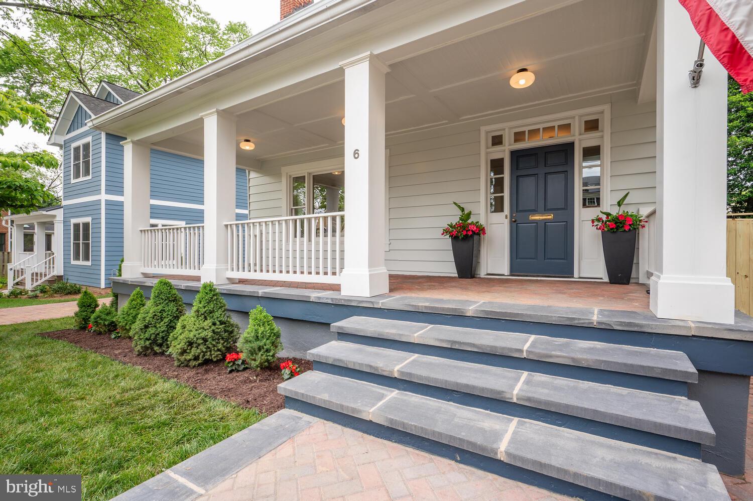 6 W MOUNT IDA AVENUE