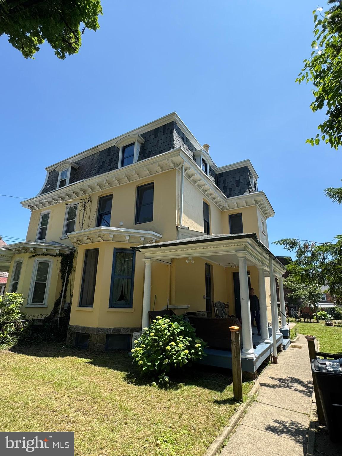222 W WINONA STREET