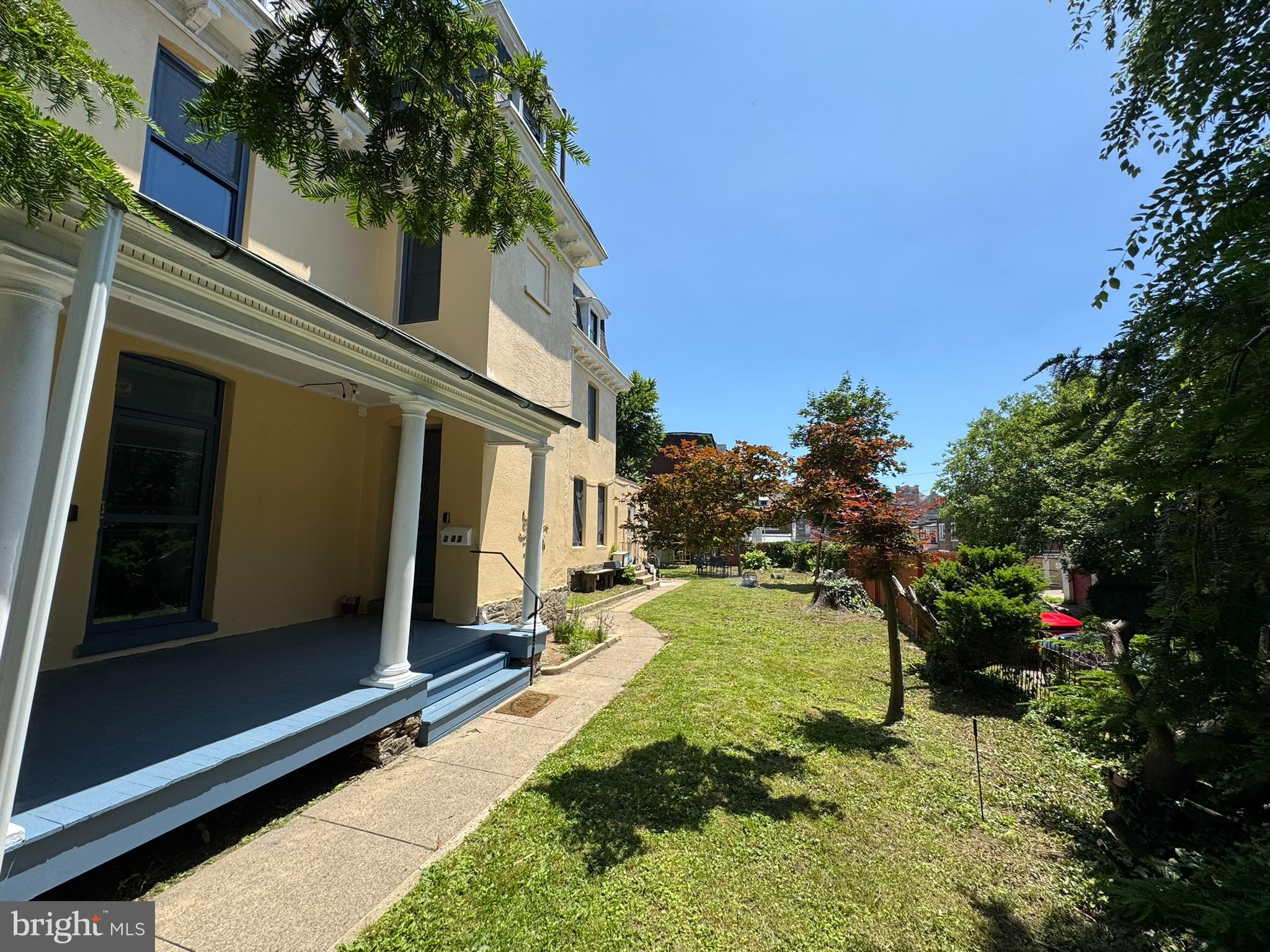 222 W WINONA STREET