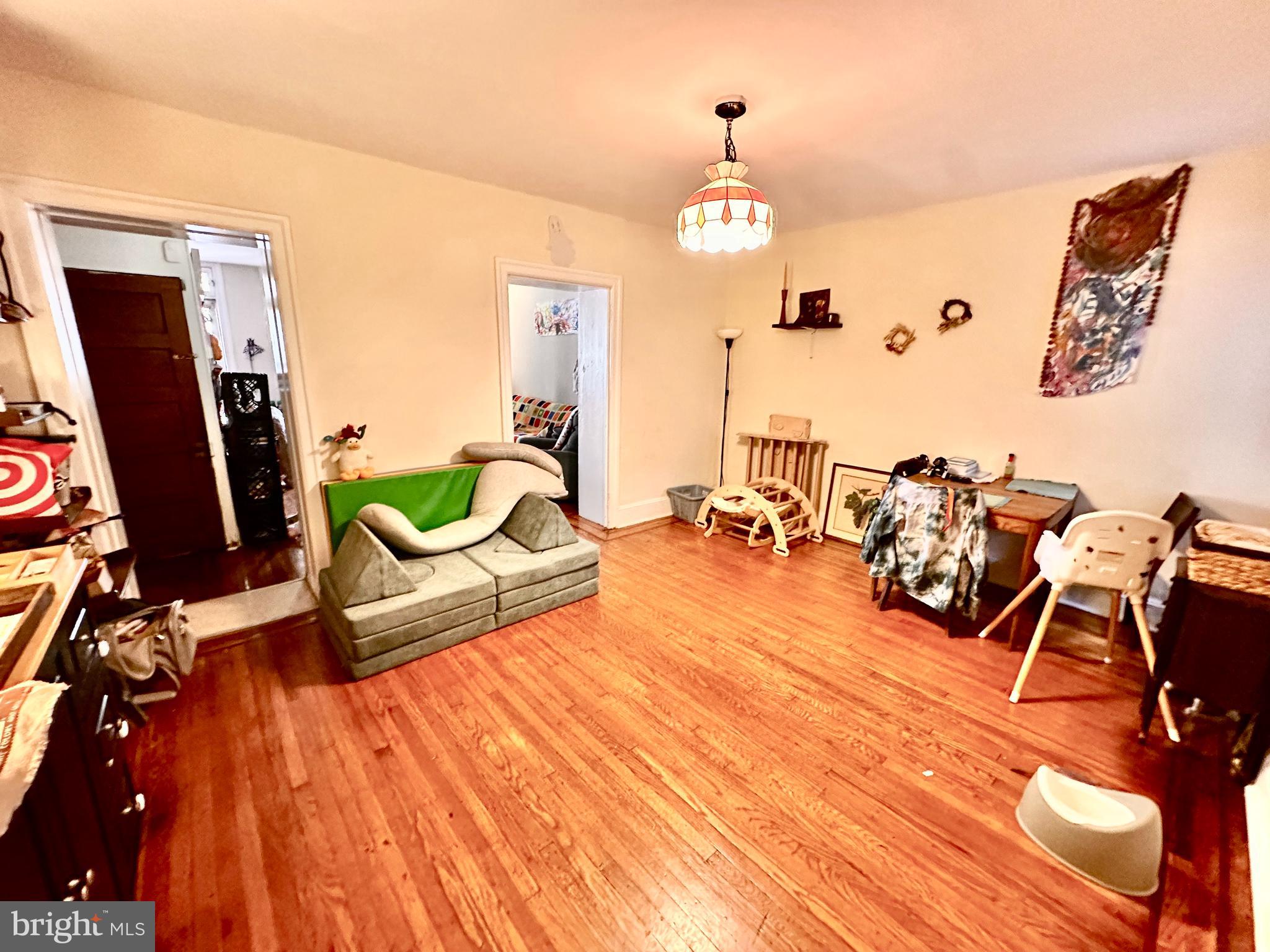 EAST FALLS - Residential Lease