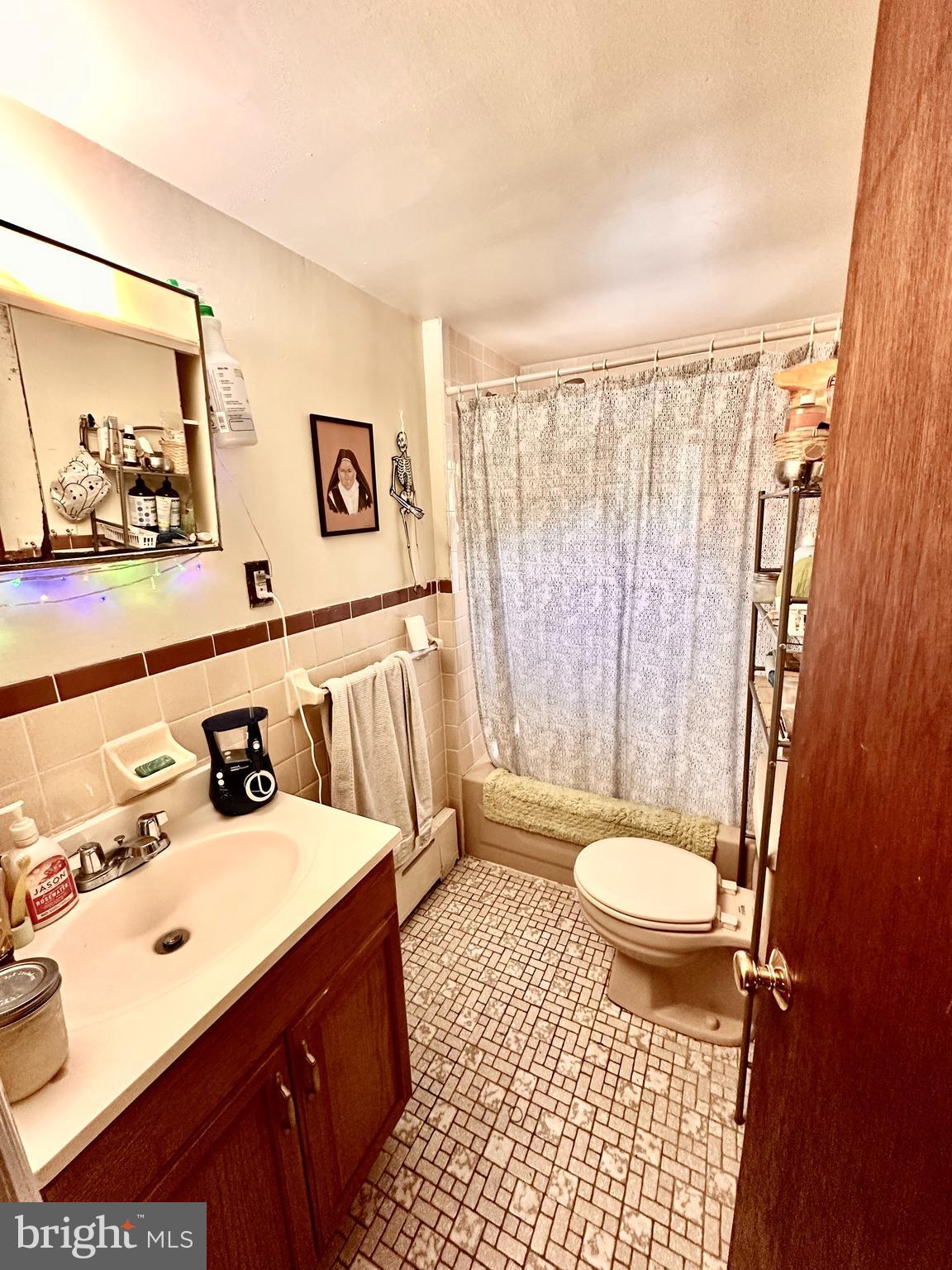 EAST FALLS - Residential Lease