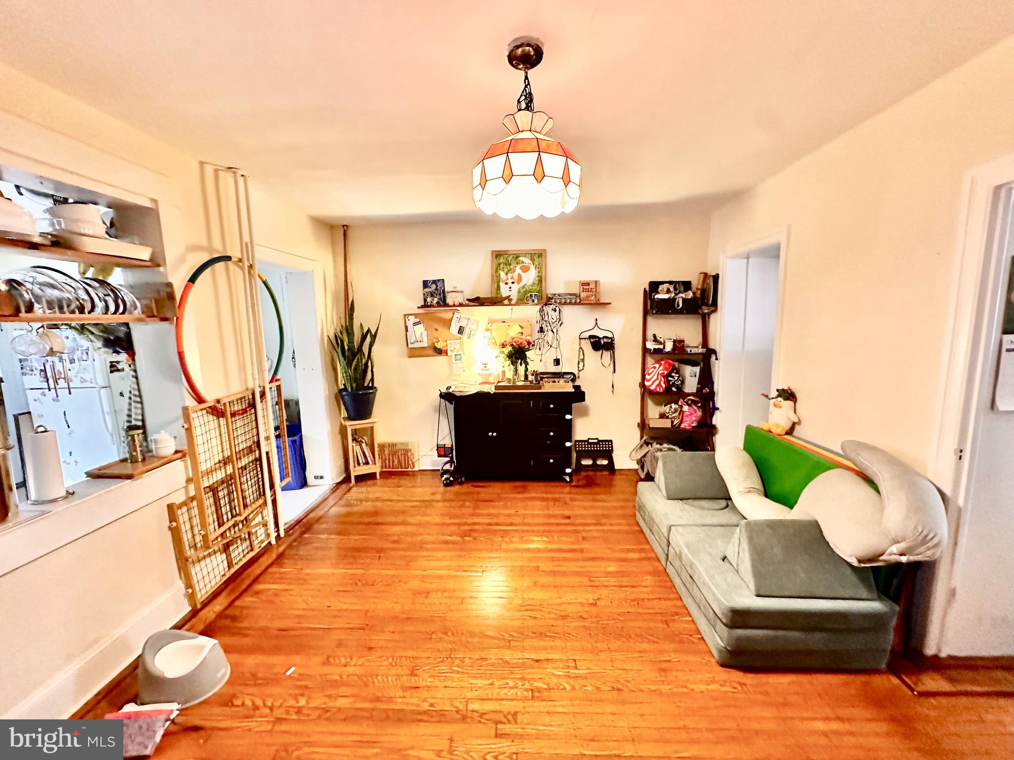 EAST FALLS - Residential Lease