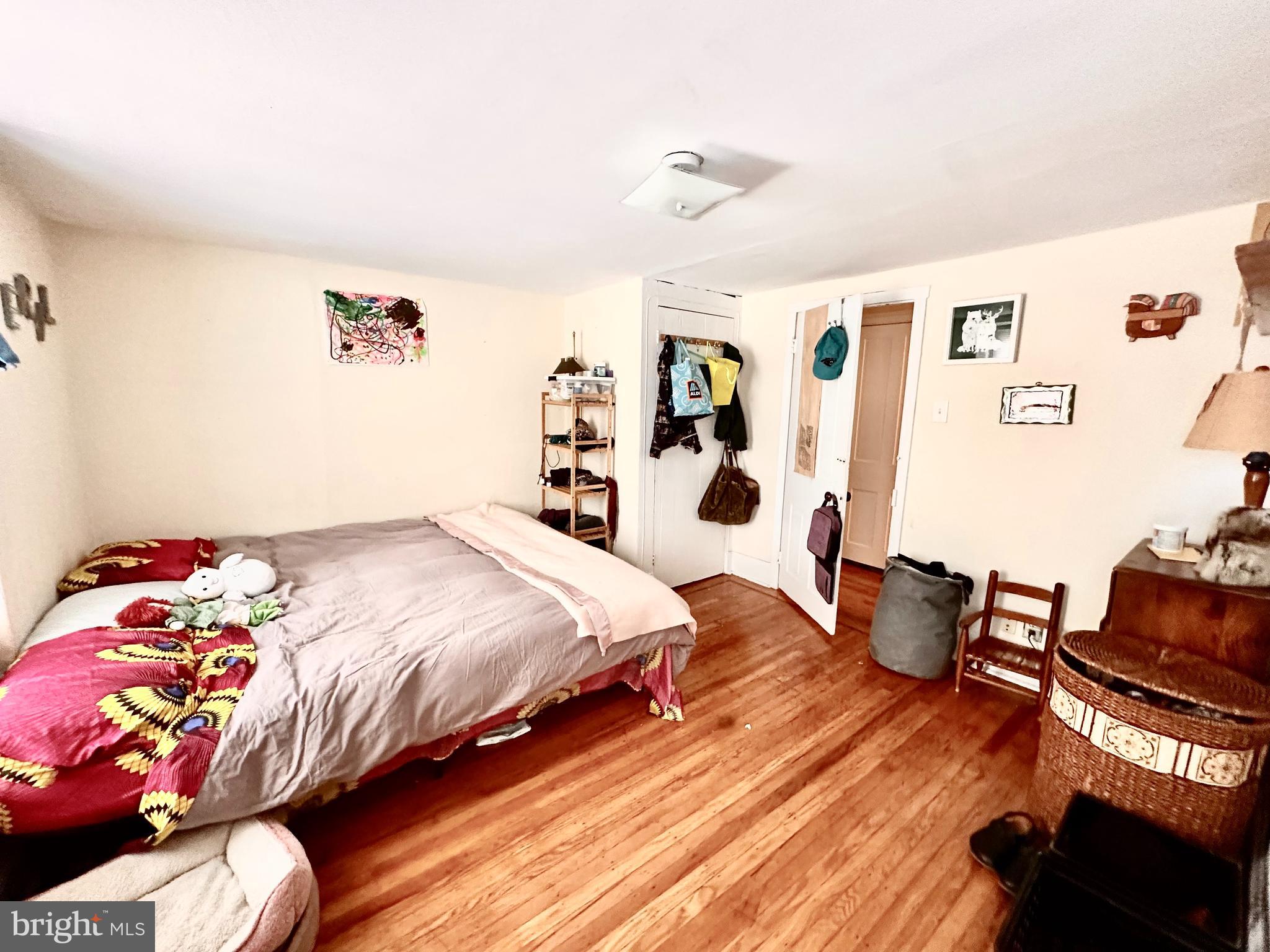 EAST FALLS - Residential Lease