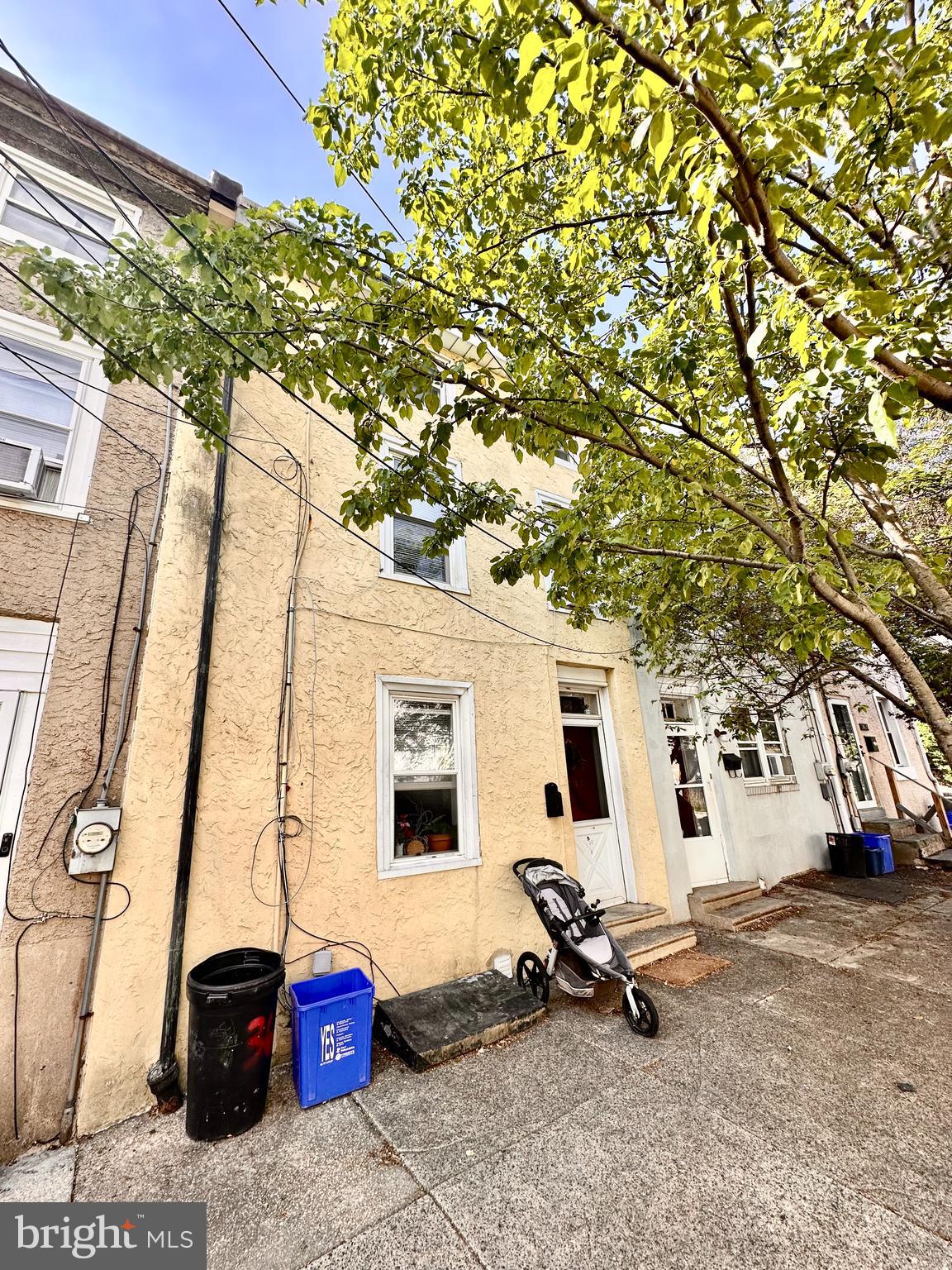 EAST FALLS - Residential Lease