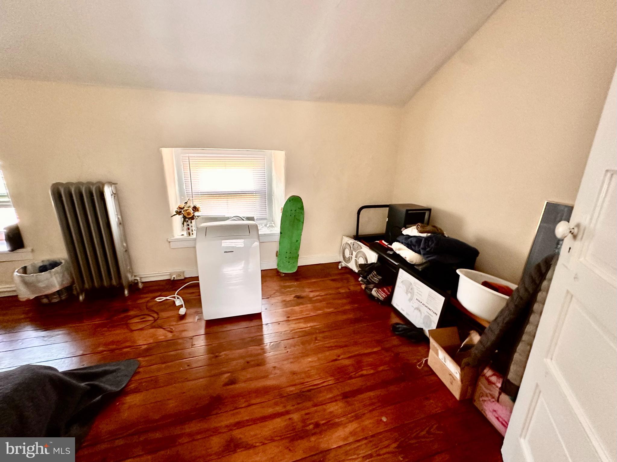 EAST FALLS - Residential Lease