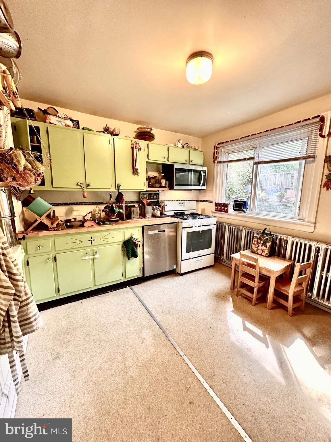 EAST FALLS - Residential Lease