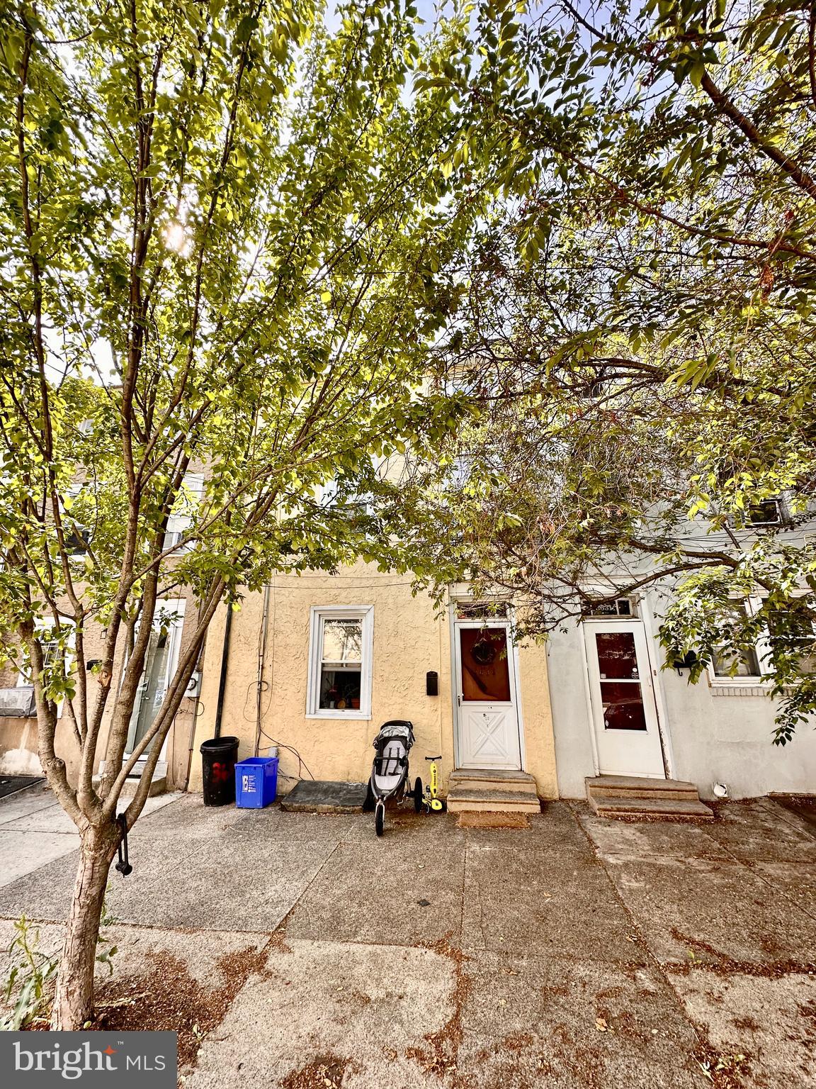 EAST FALLS - Residential Lease