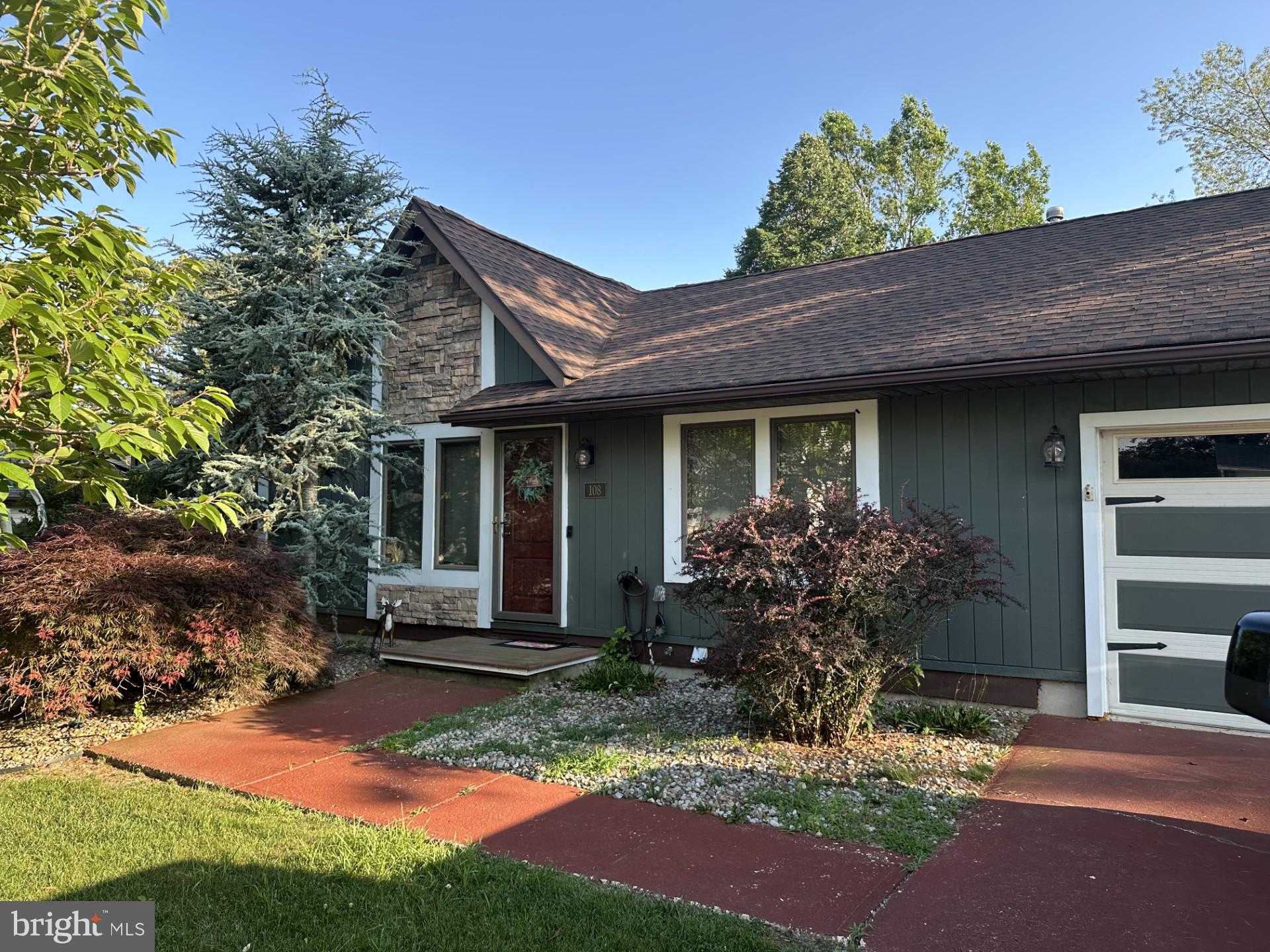108 COUNTRY CLUB BOULEVARD