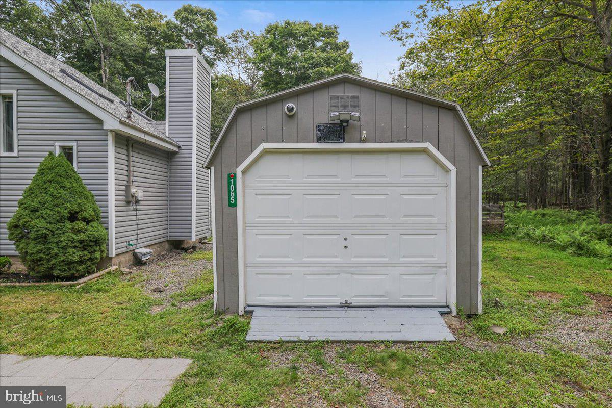 1065 BREEZEWOOD DRIVE