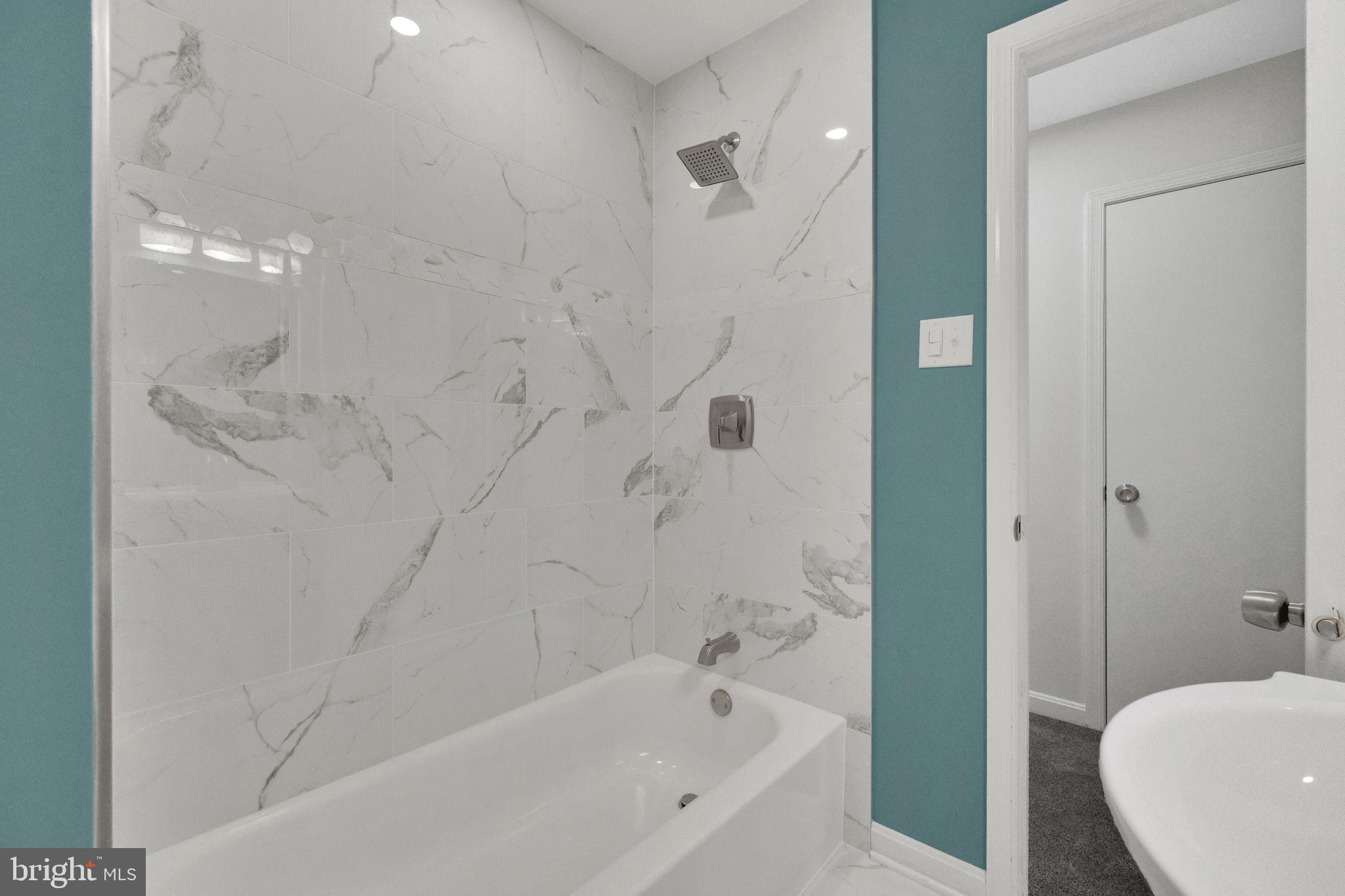 PINEWOOD HILL - Residential