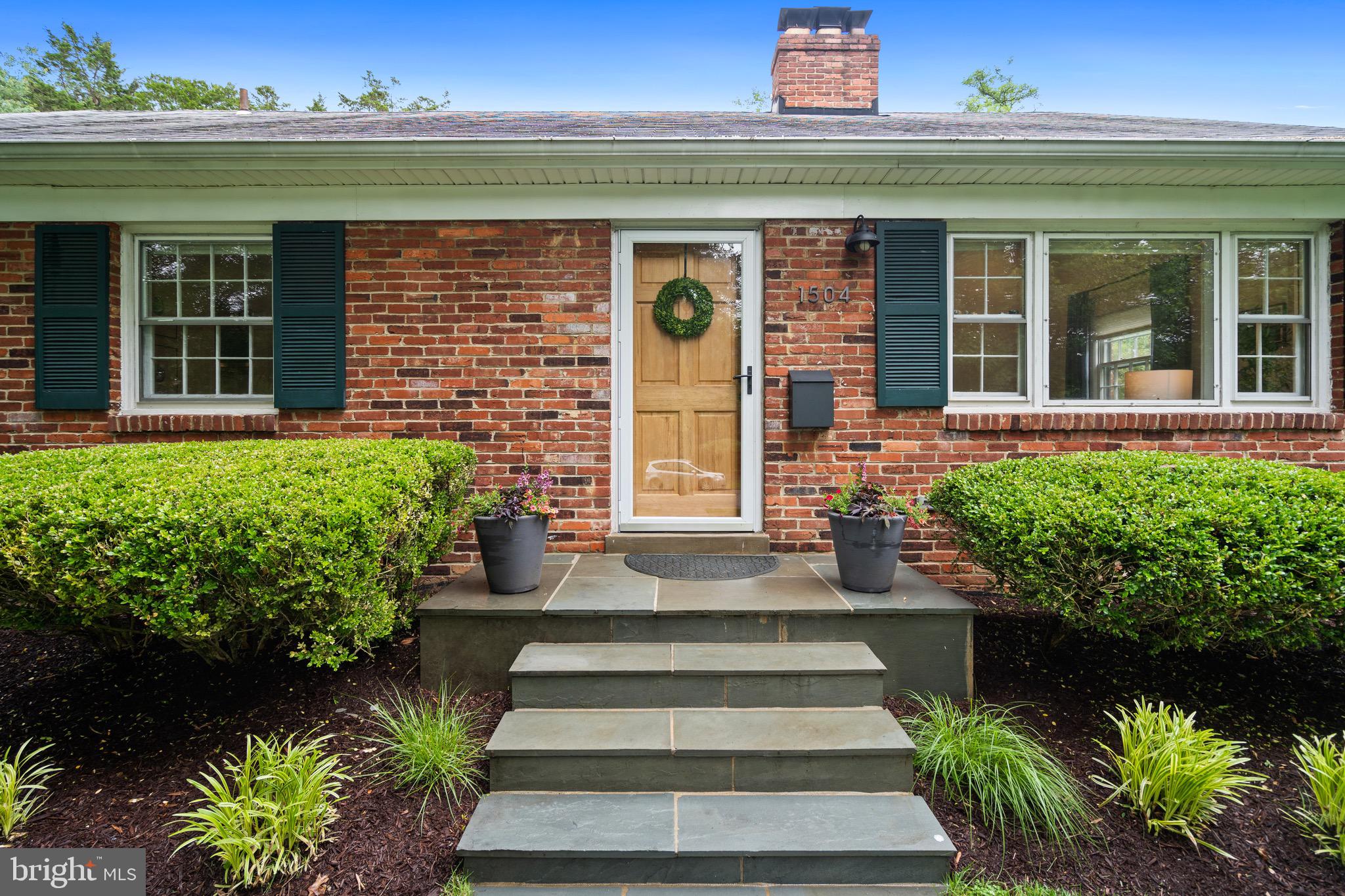 1504 DARE COURT
