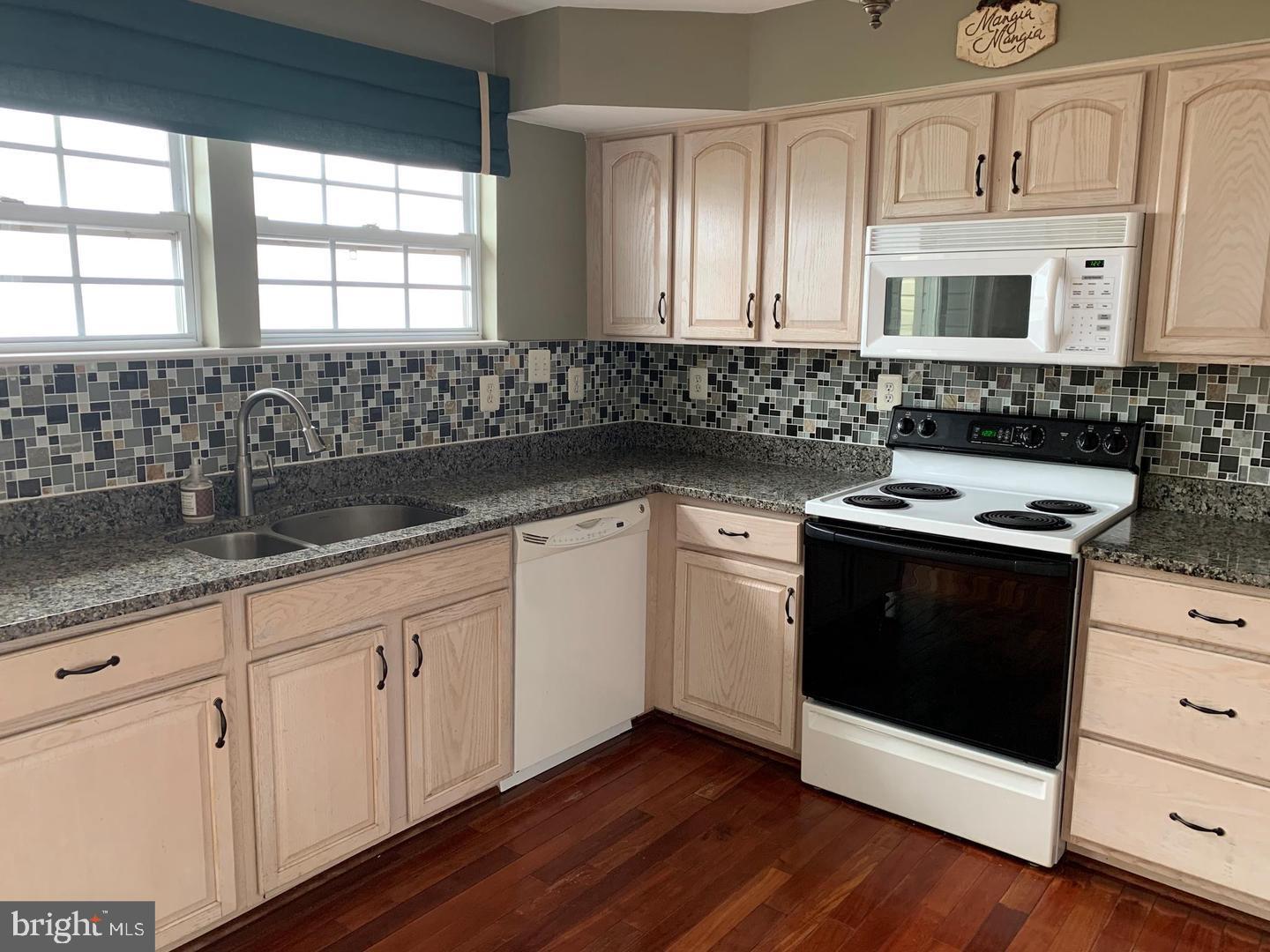 STONEY BEACH - Residential Lease