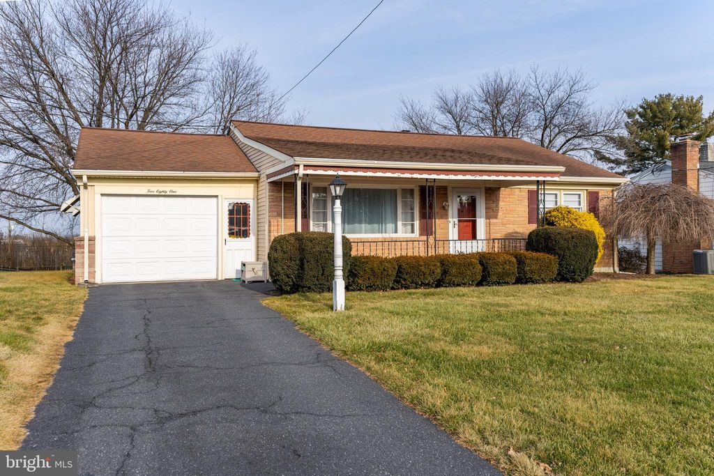 Photo of 581 W BROAD ST, NEW HOLLAND, PA 17557 (MLS # PALA2030058)
