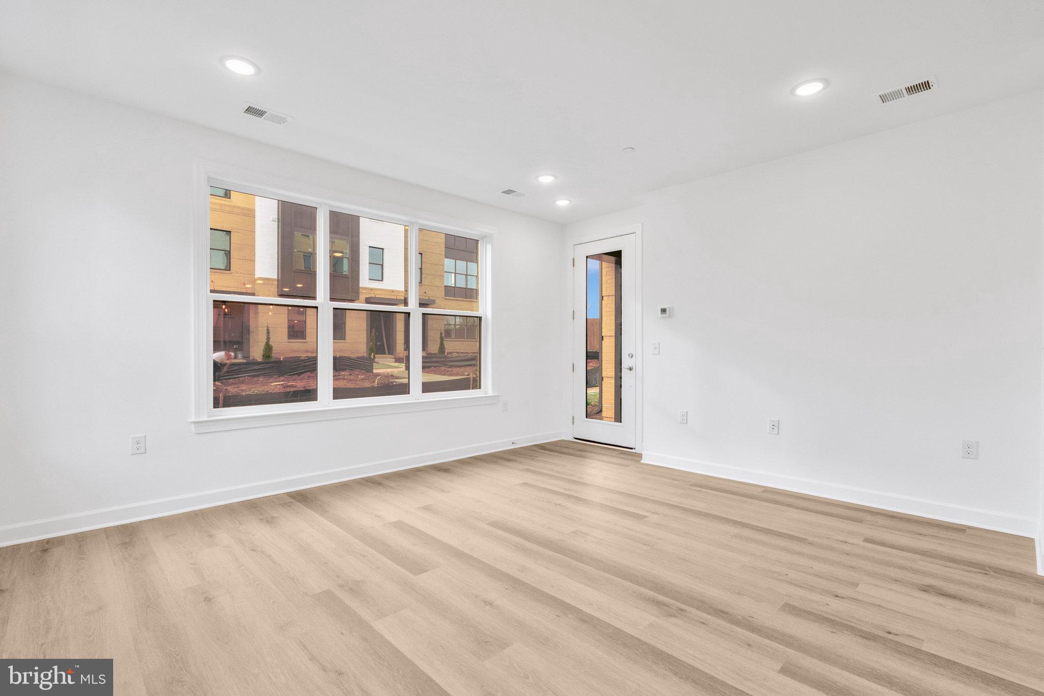 THE BOULEVARDS AT WESTFIELDS - Residential Lease