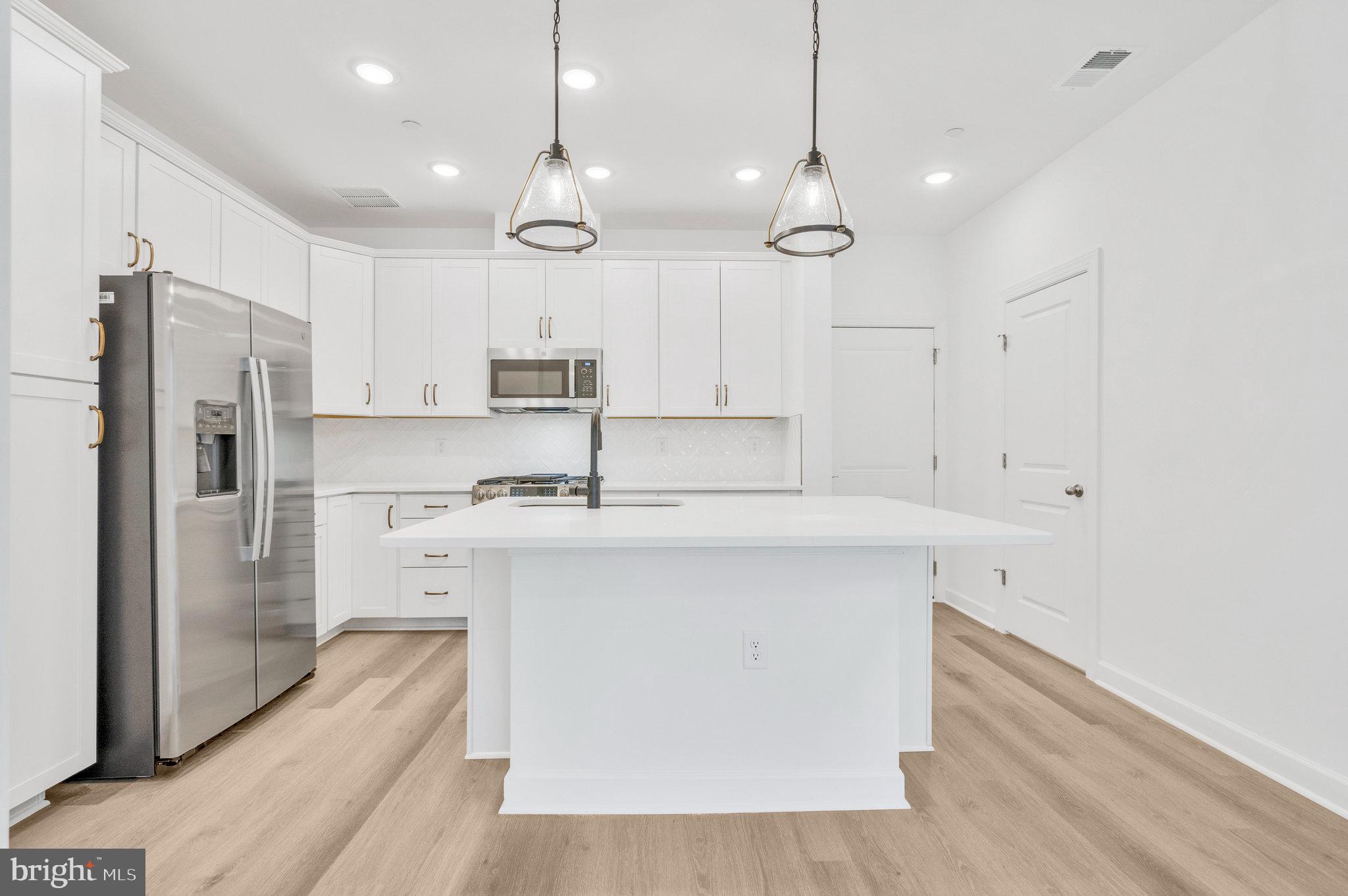 THE BOULEVARDS AT WESTFIELDS - Residential Lease