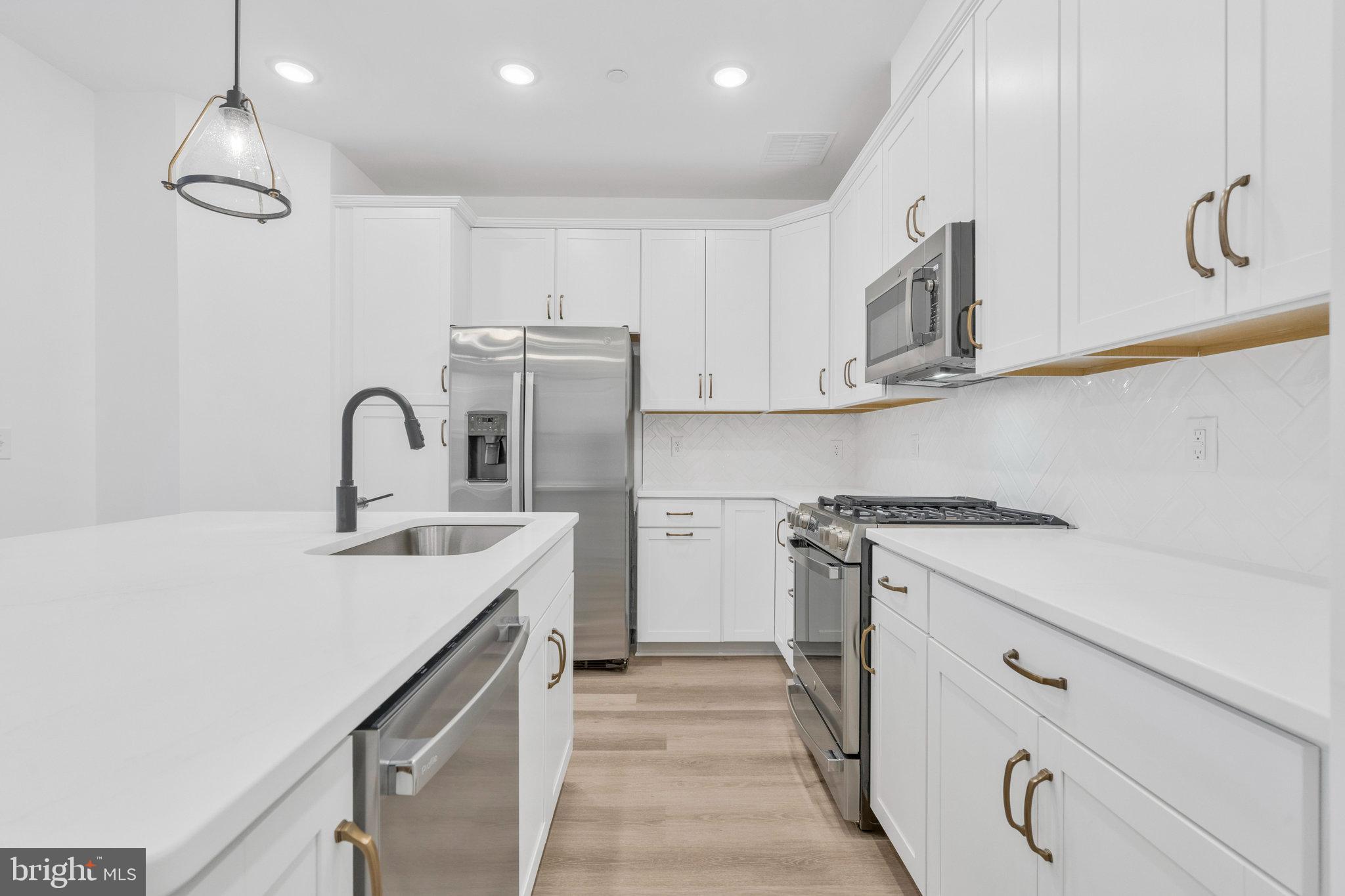 THE BOULEVARDS AT WESTFIELDS - Residential Lease