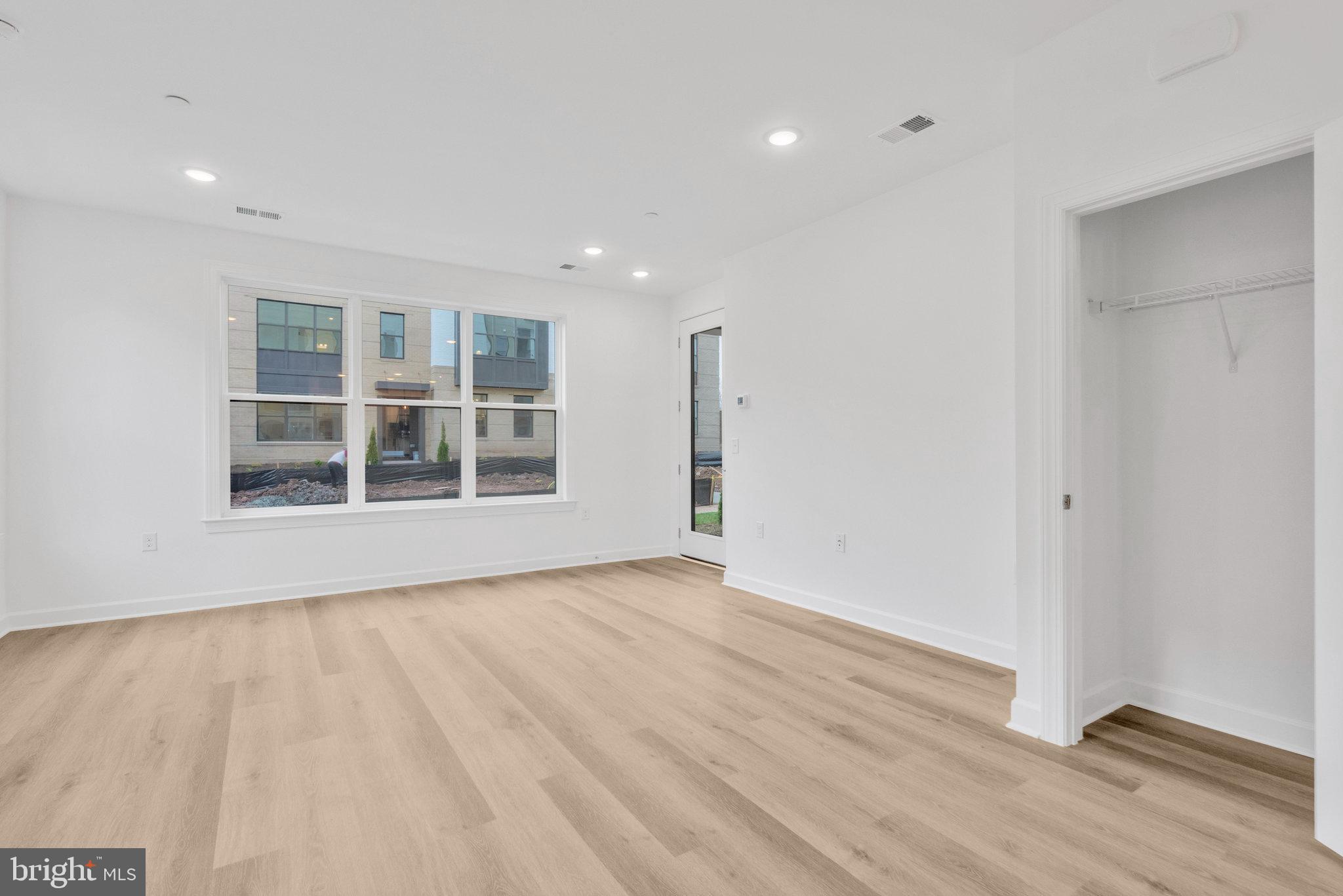 THE BOULEVARDS AT WESTFIELDS - Residential Lease