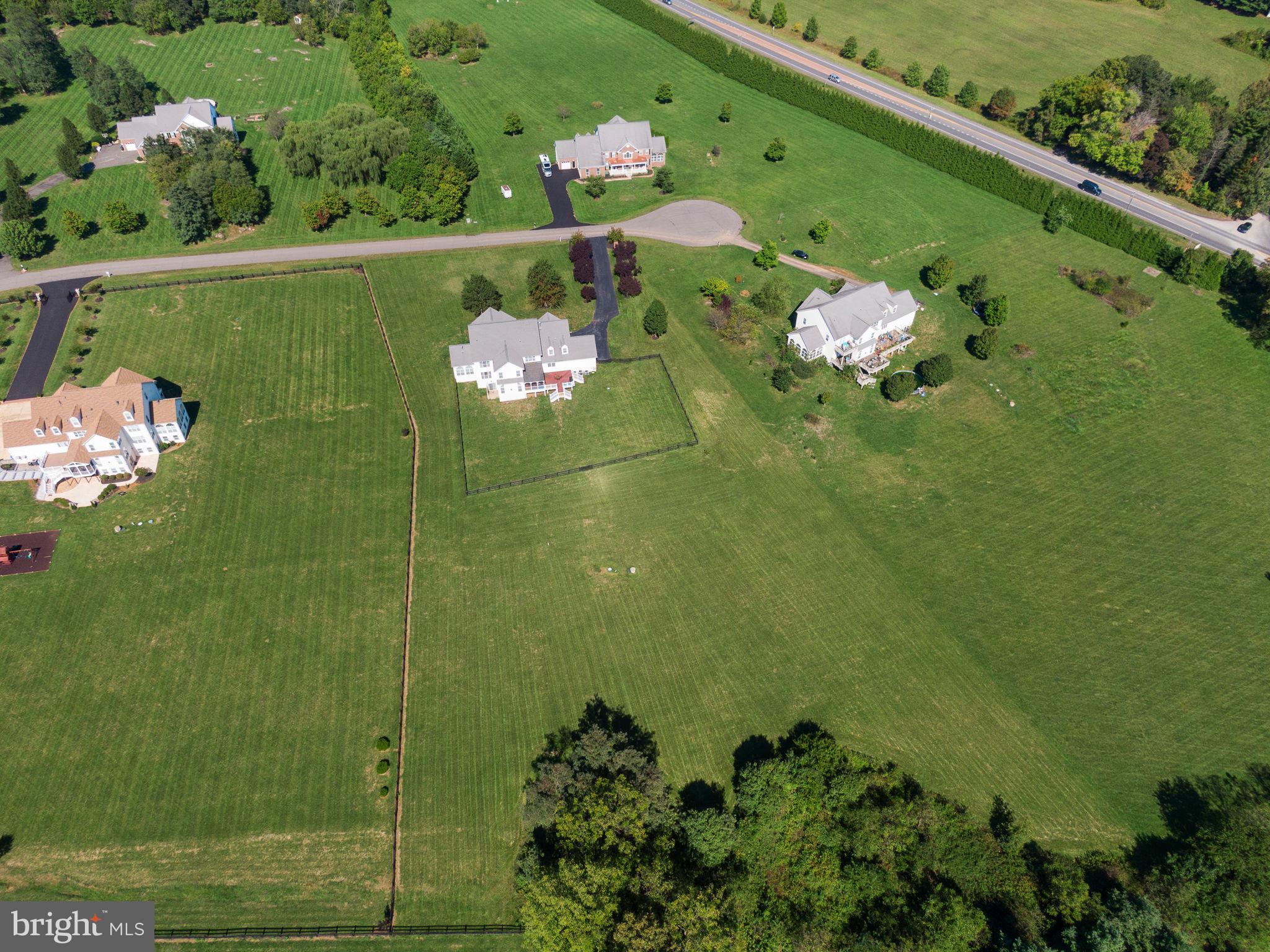 LEESBURG CROSSING - Residential