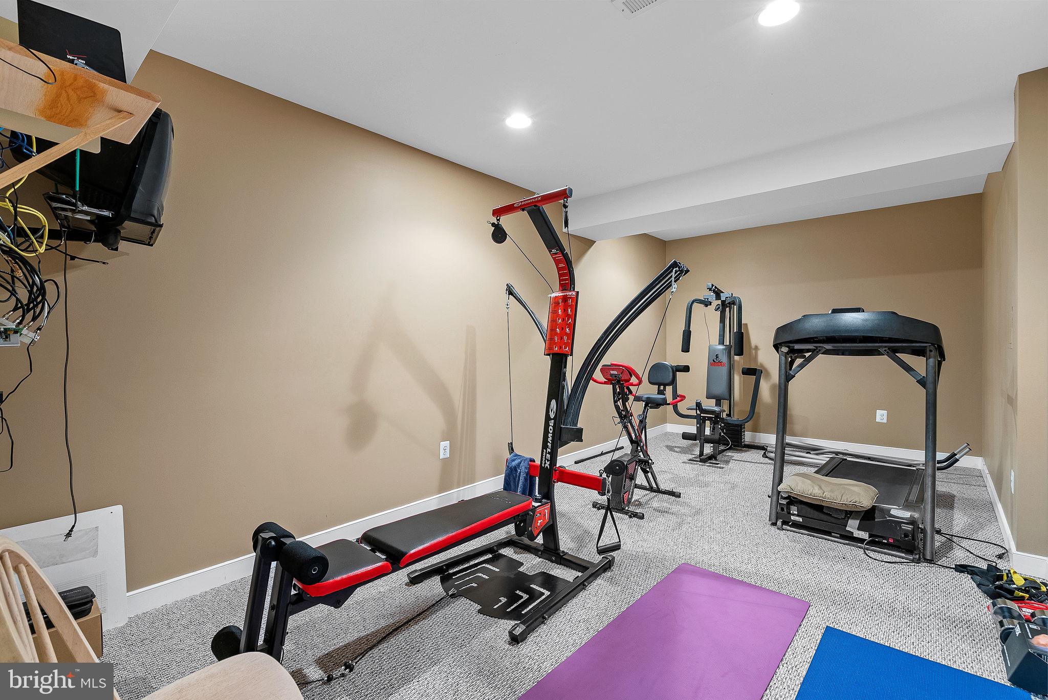 LEESBURG CROSSING - Residential